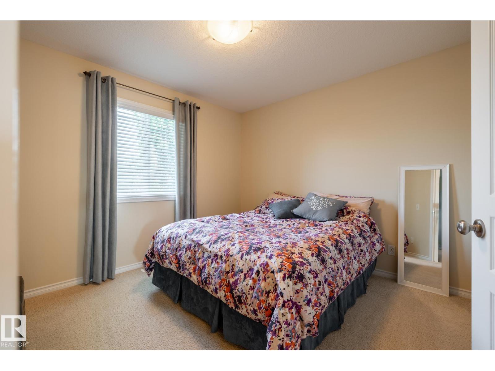 5820 7 Av Sw Property Photo 34