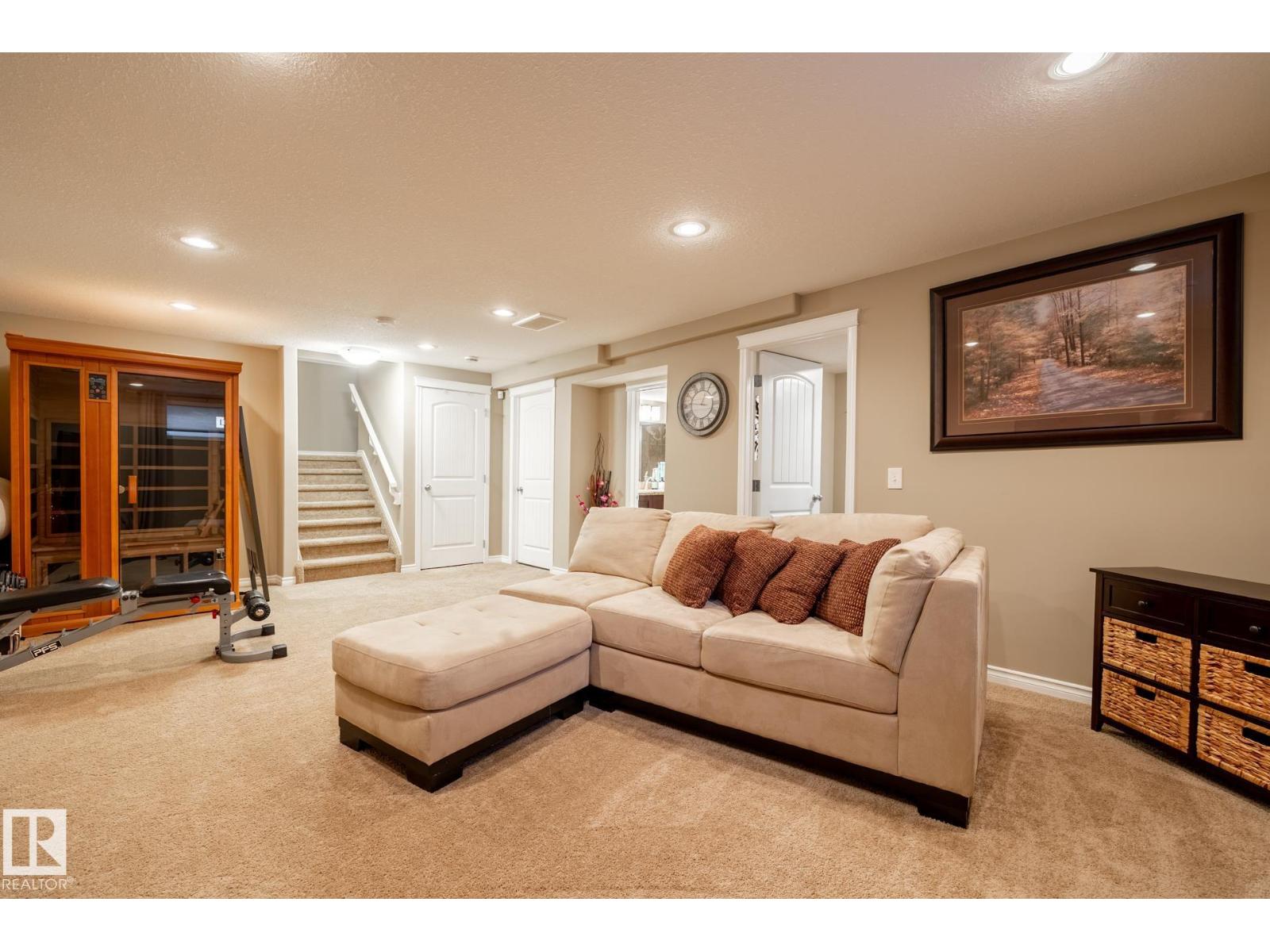 5820 7 Av Sw Property Photo 42