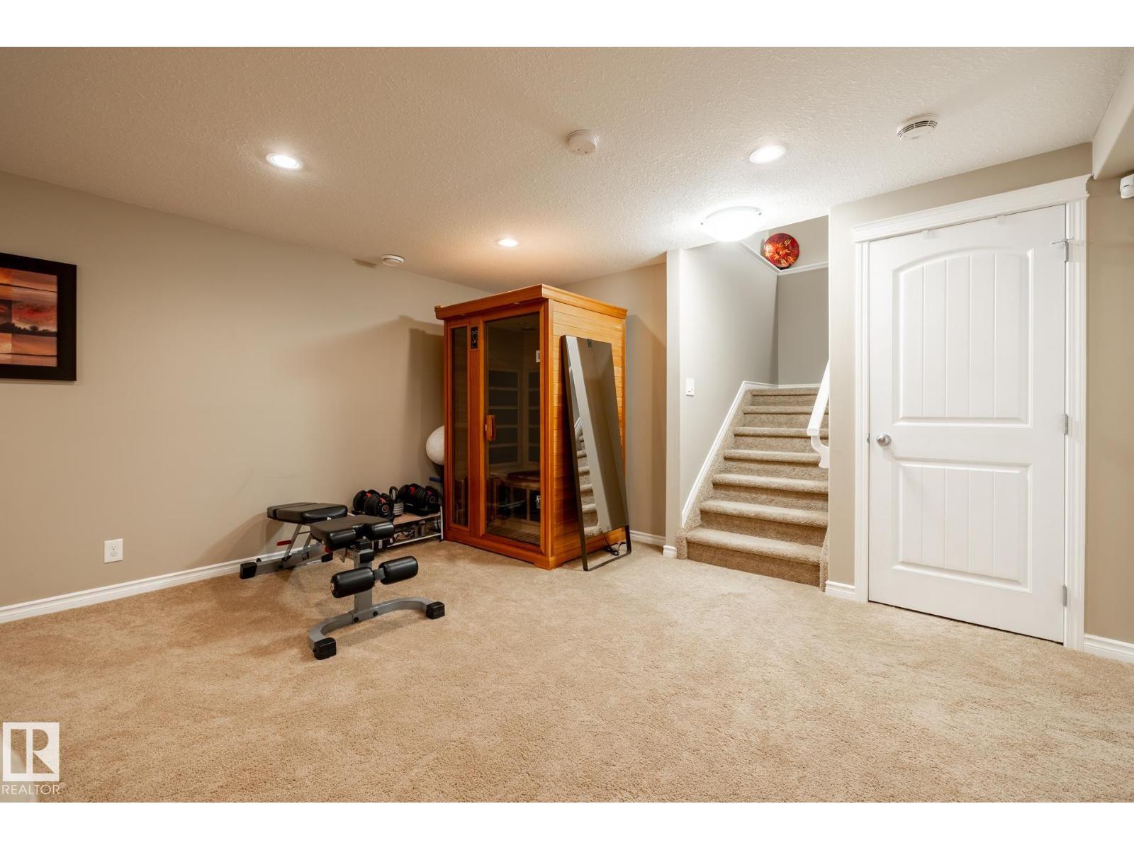 5820 7 Av Sw Property Photo 44