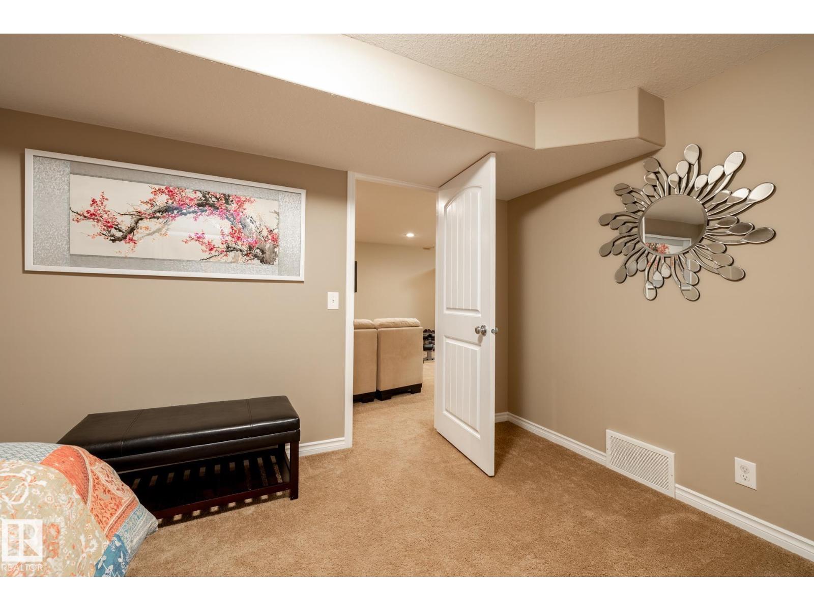 5820 7 Av Sw Property Photo 47
