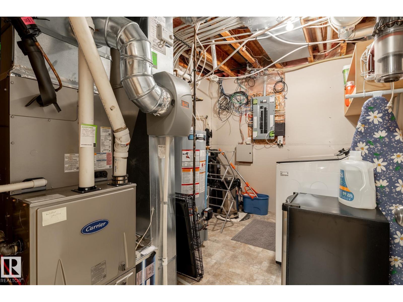 5820 7 Av Sw Property Photo 50