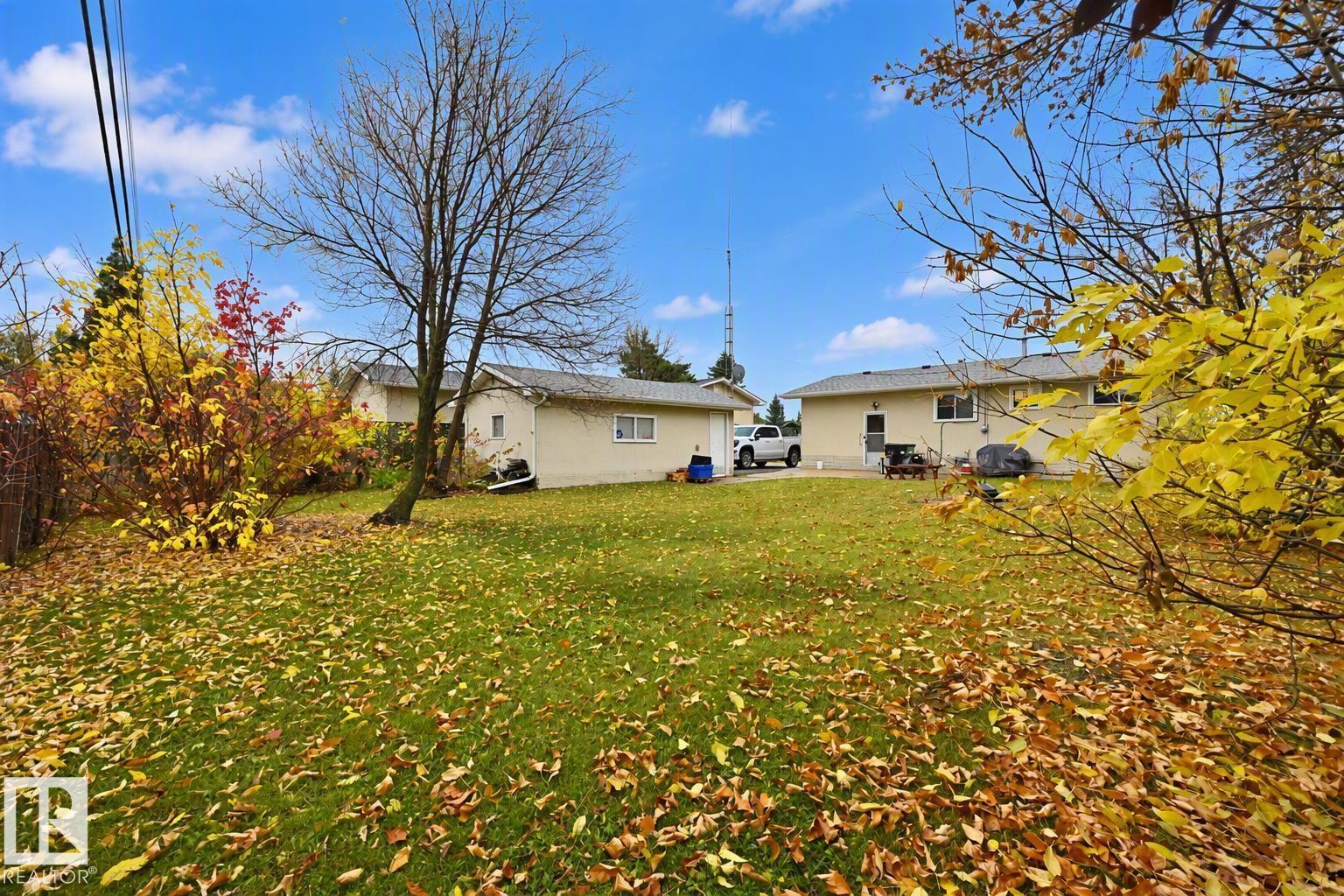 5014 54 Av Property Photo 2