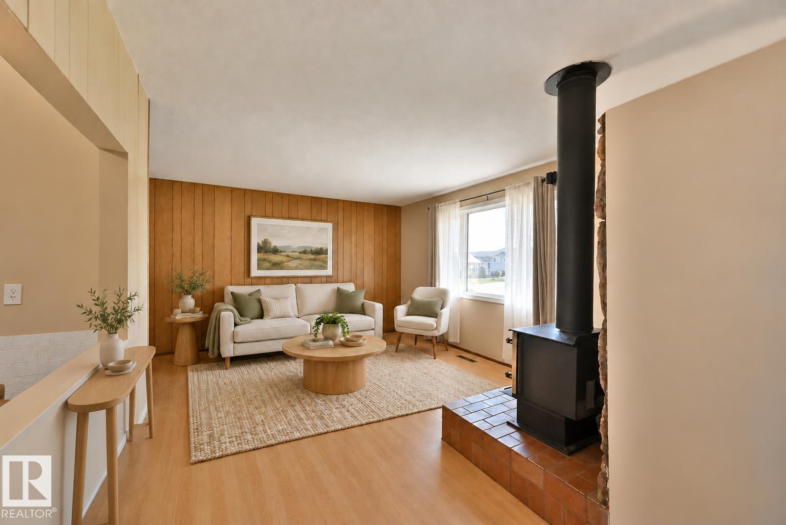 5014 54 Av Property Photo 4