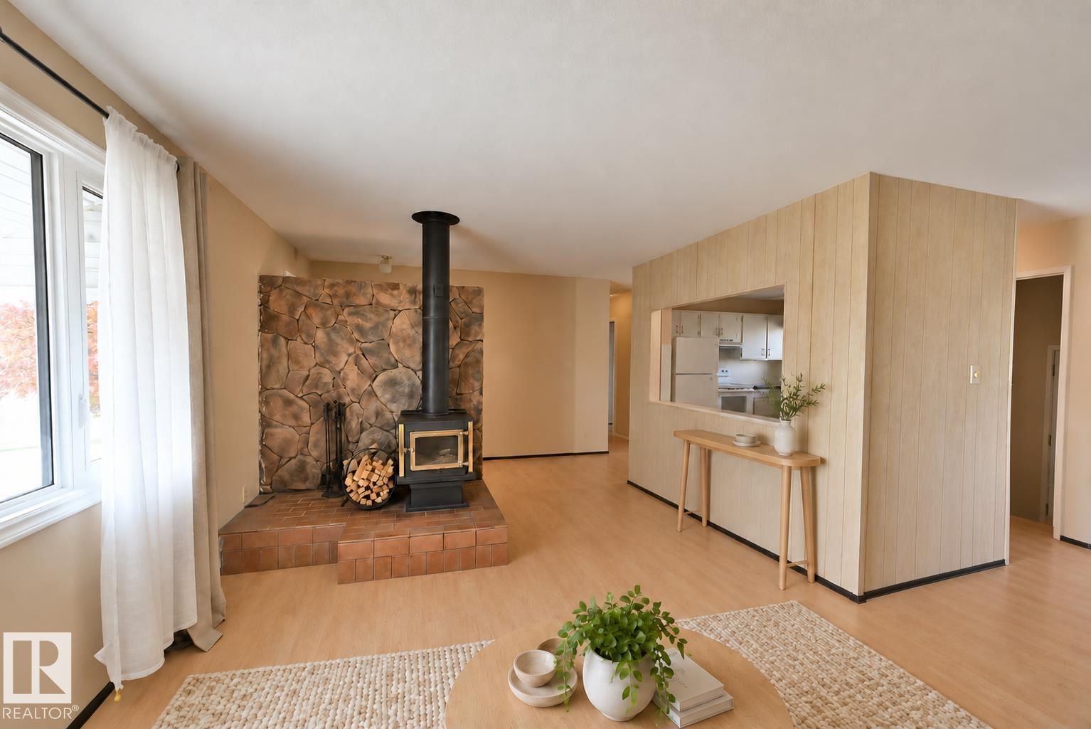 5014 54 Av Property Photo 6