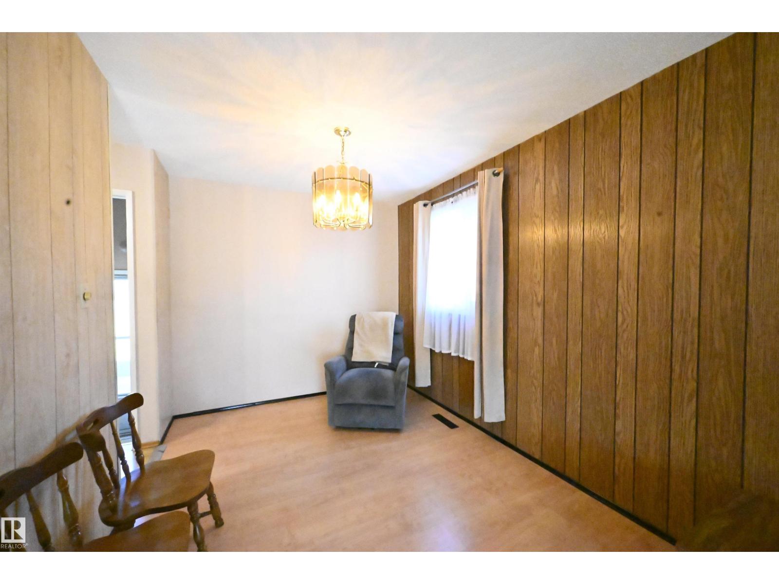 5014 54 Av Property Photo 9