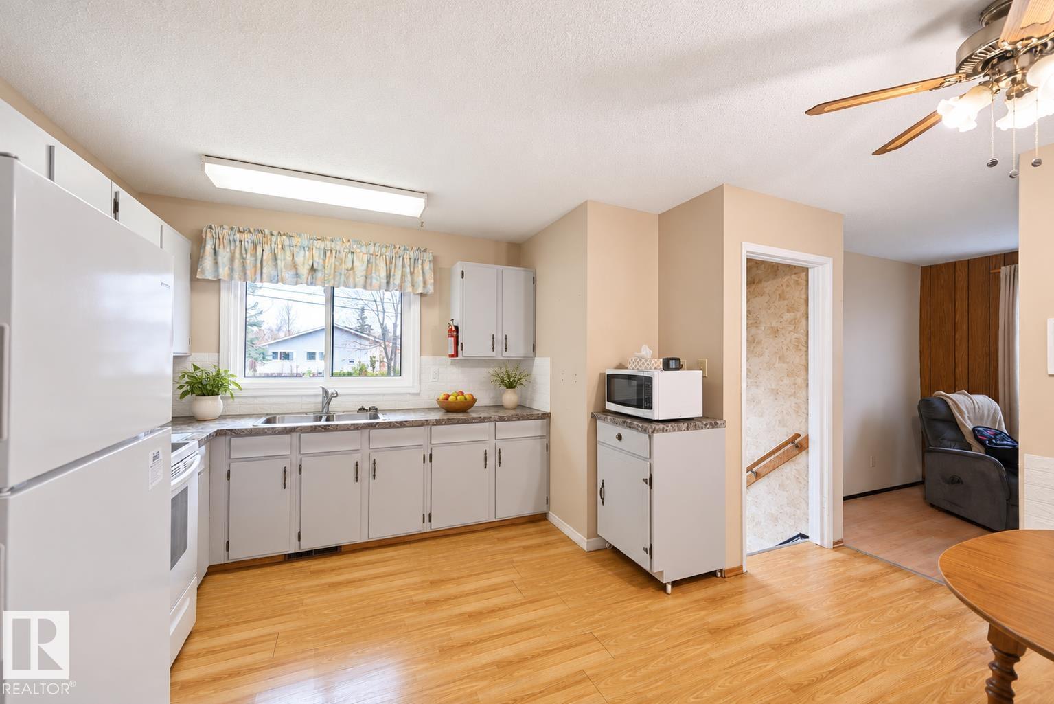 5014 54 Av Property Photo 10