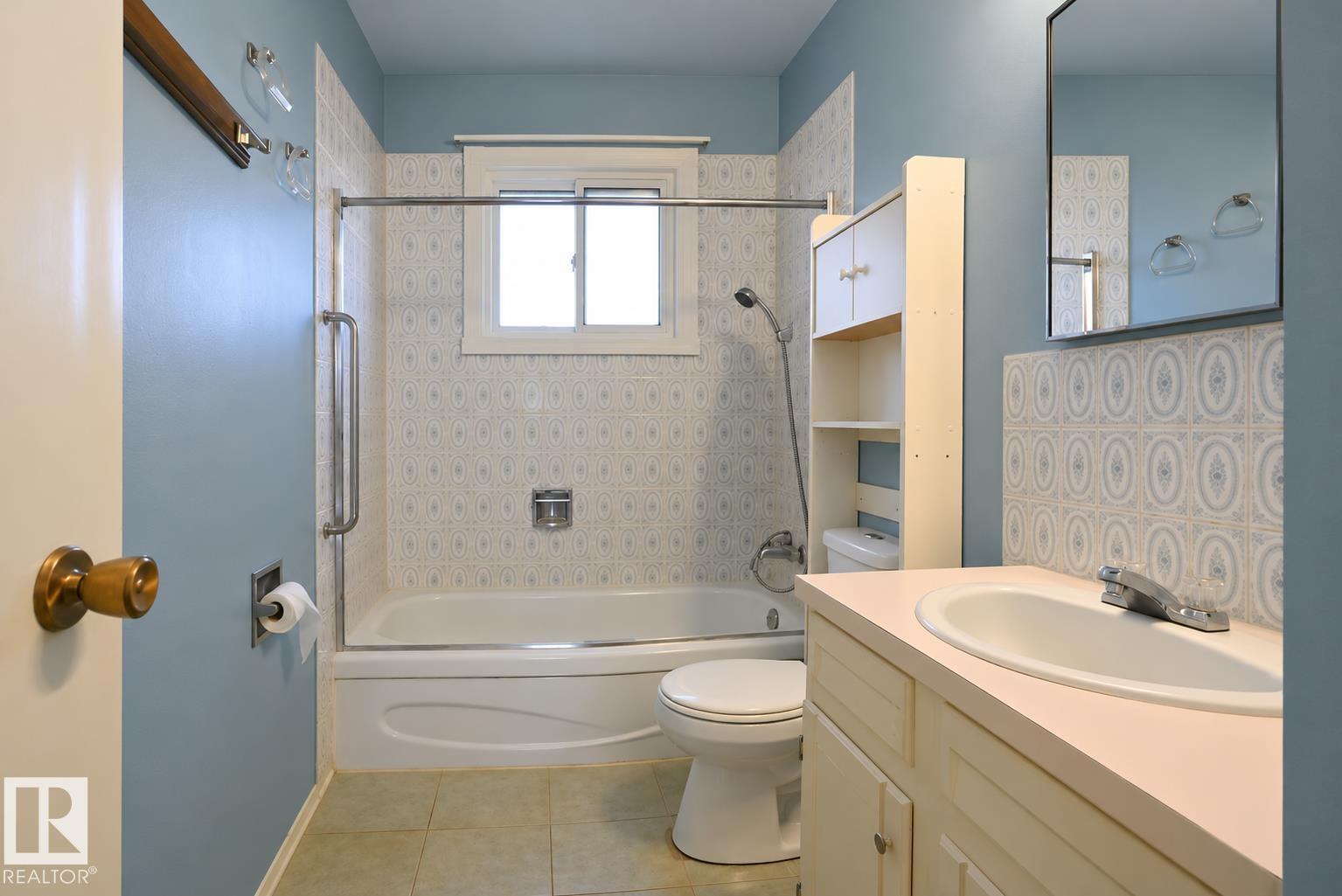 5014 54 Av Property Photo 12