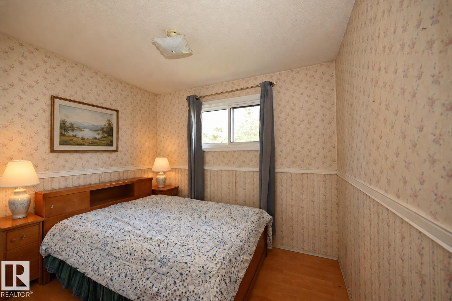 5014 54 Av Property Photo 15