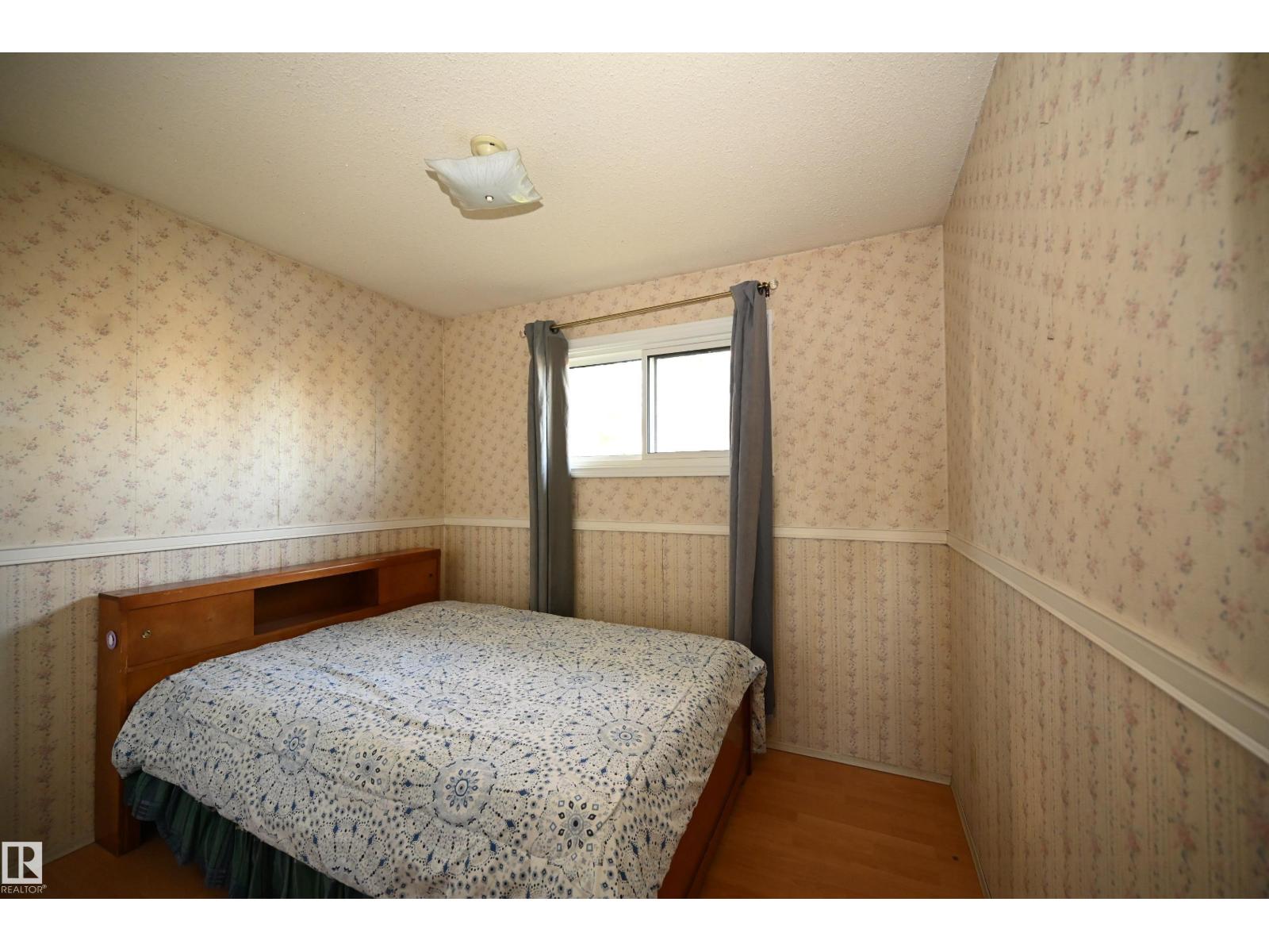 5014 54 Av Property Photo 16