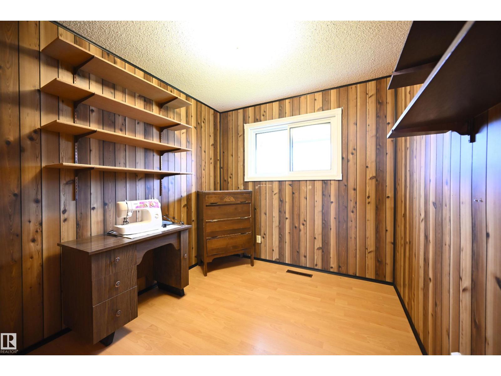 5014 54 Av Property Photo 19