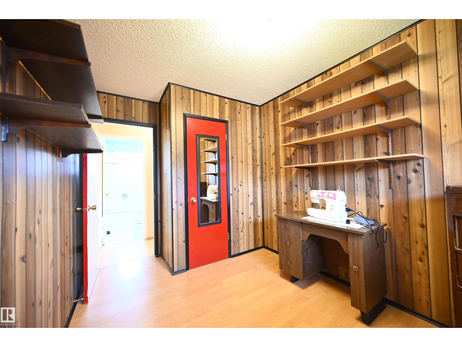 5014 54 Av Property Photo 20