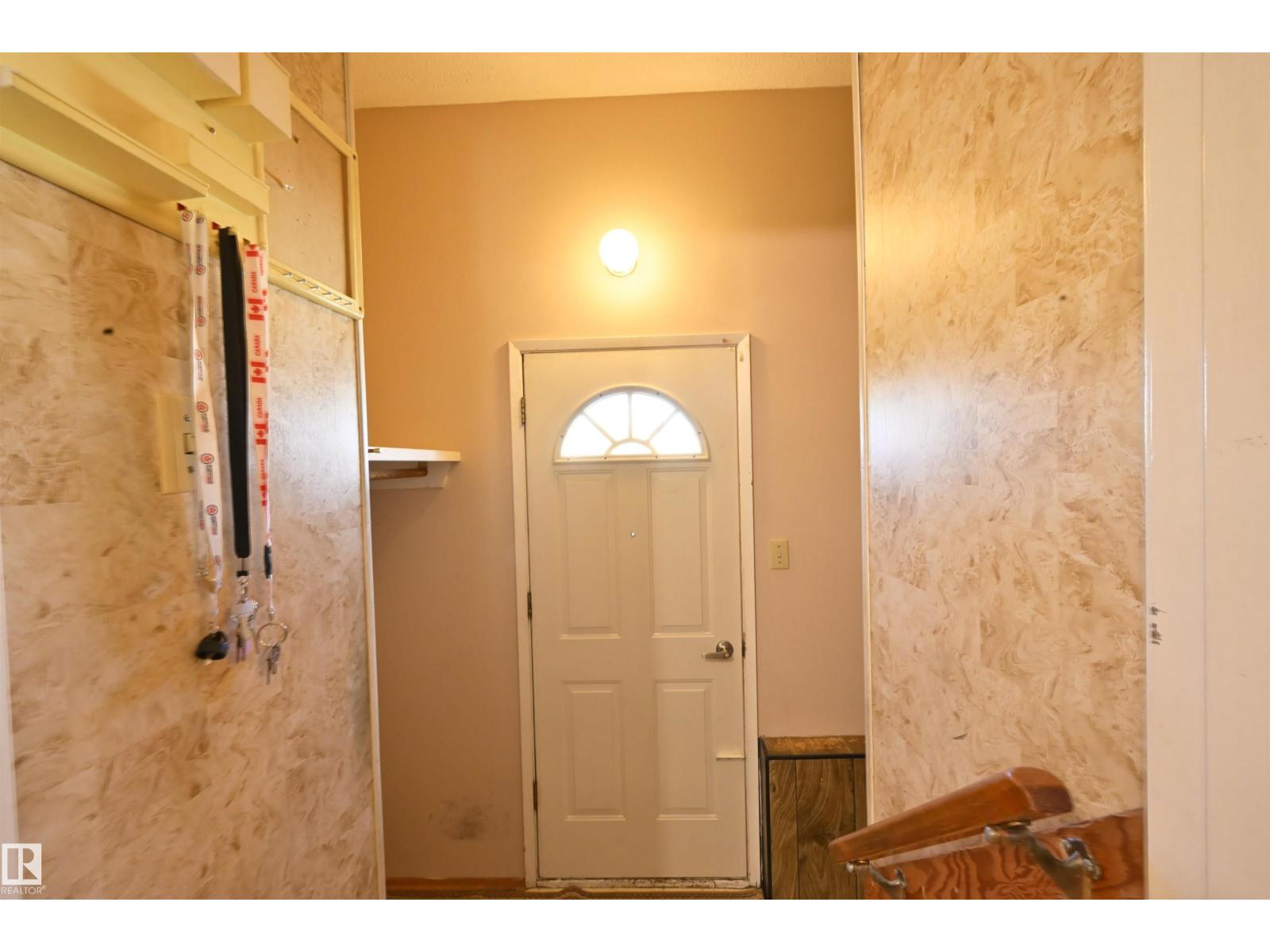5014 54 Av Property Photo 21