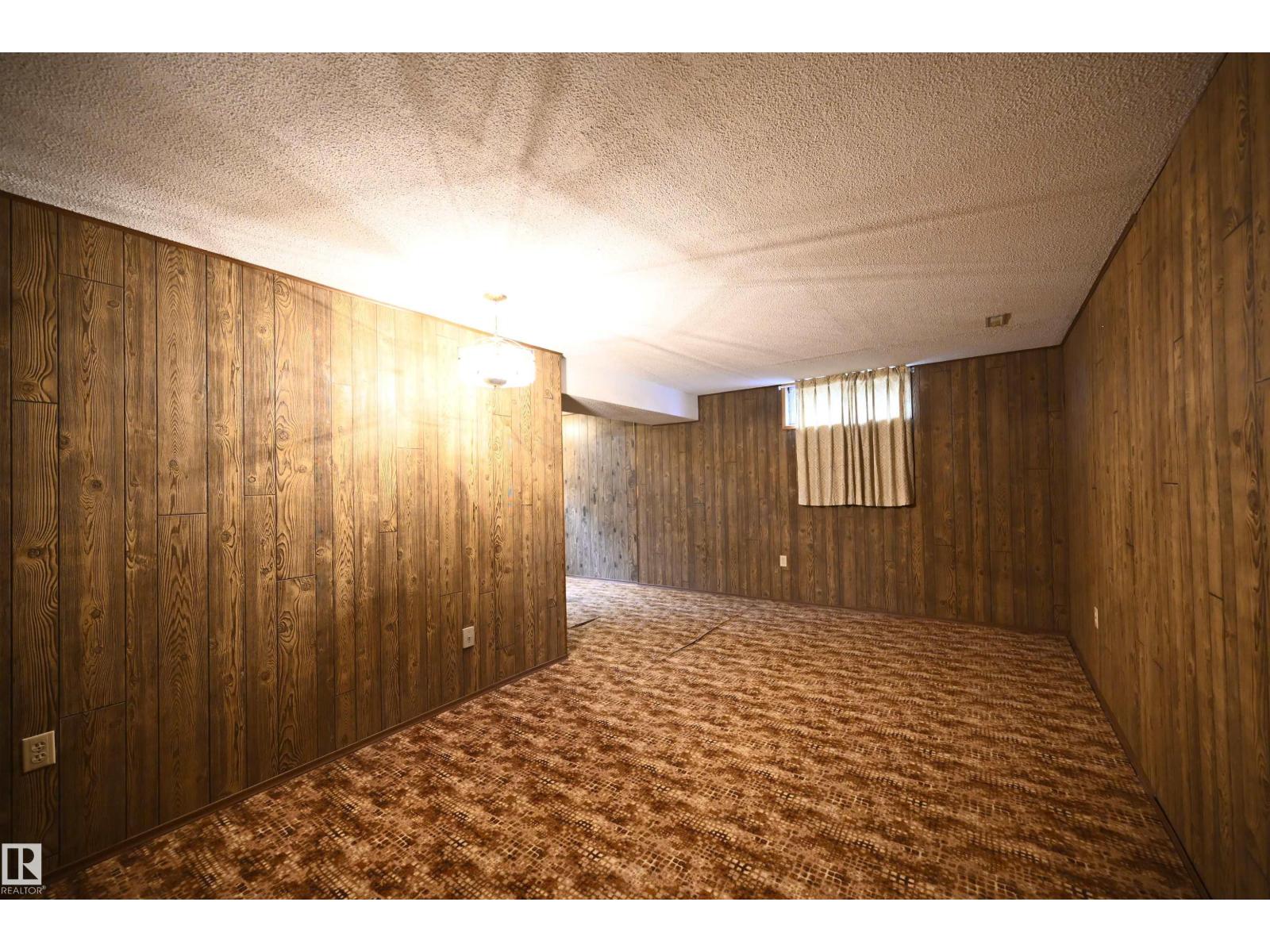 5014 54 Av Property Photo 23