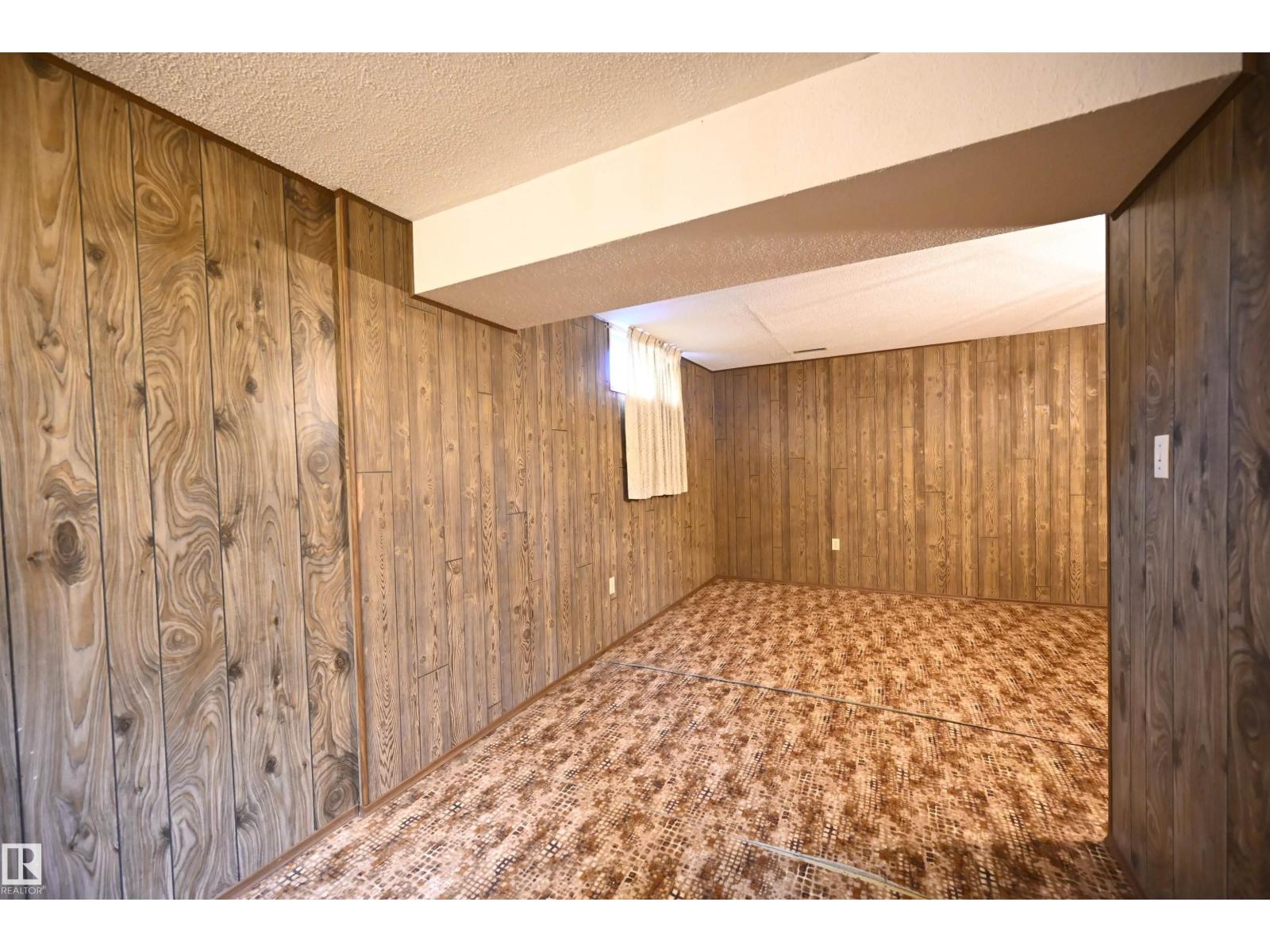 5014 54 Av Property Photo 24