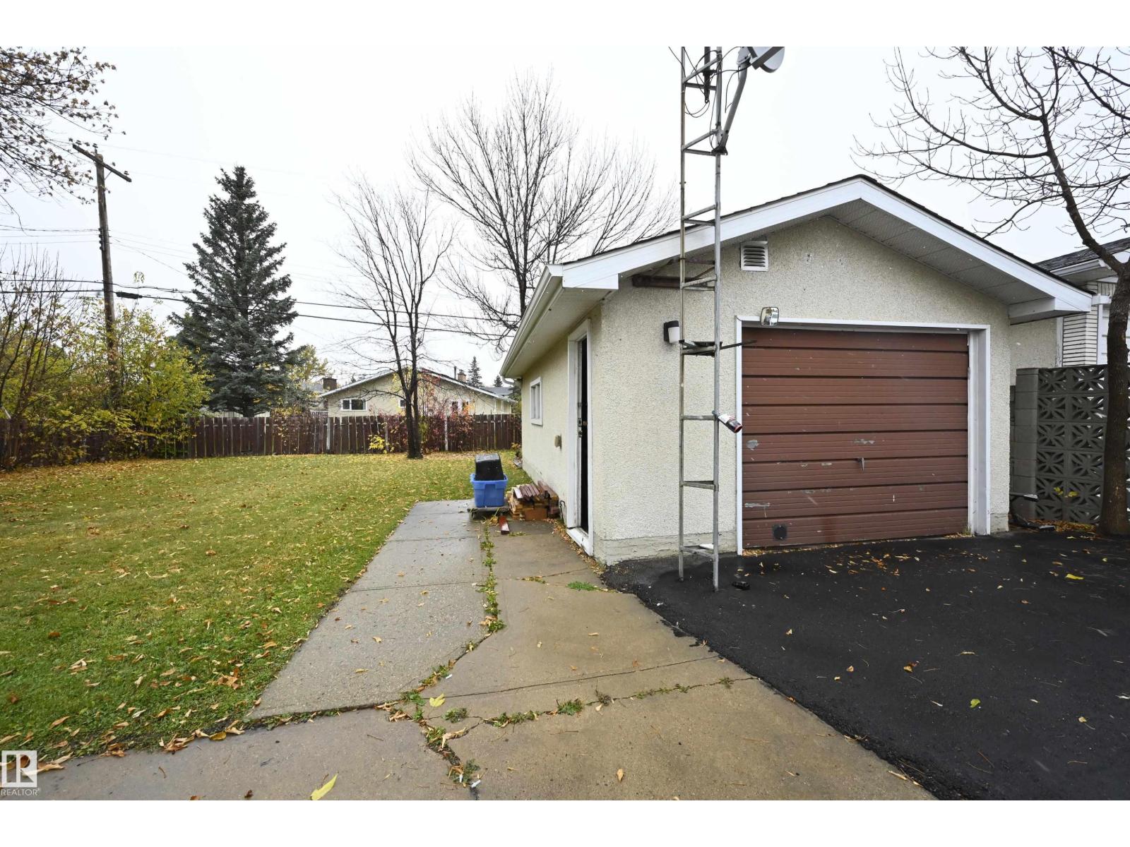 5014 54 Av Property Photo 27