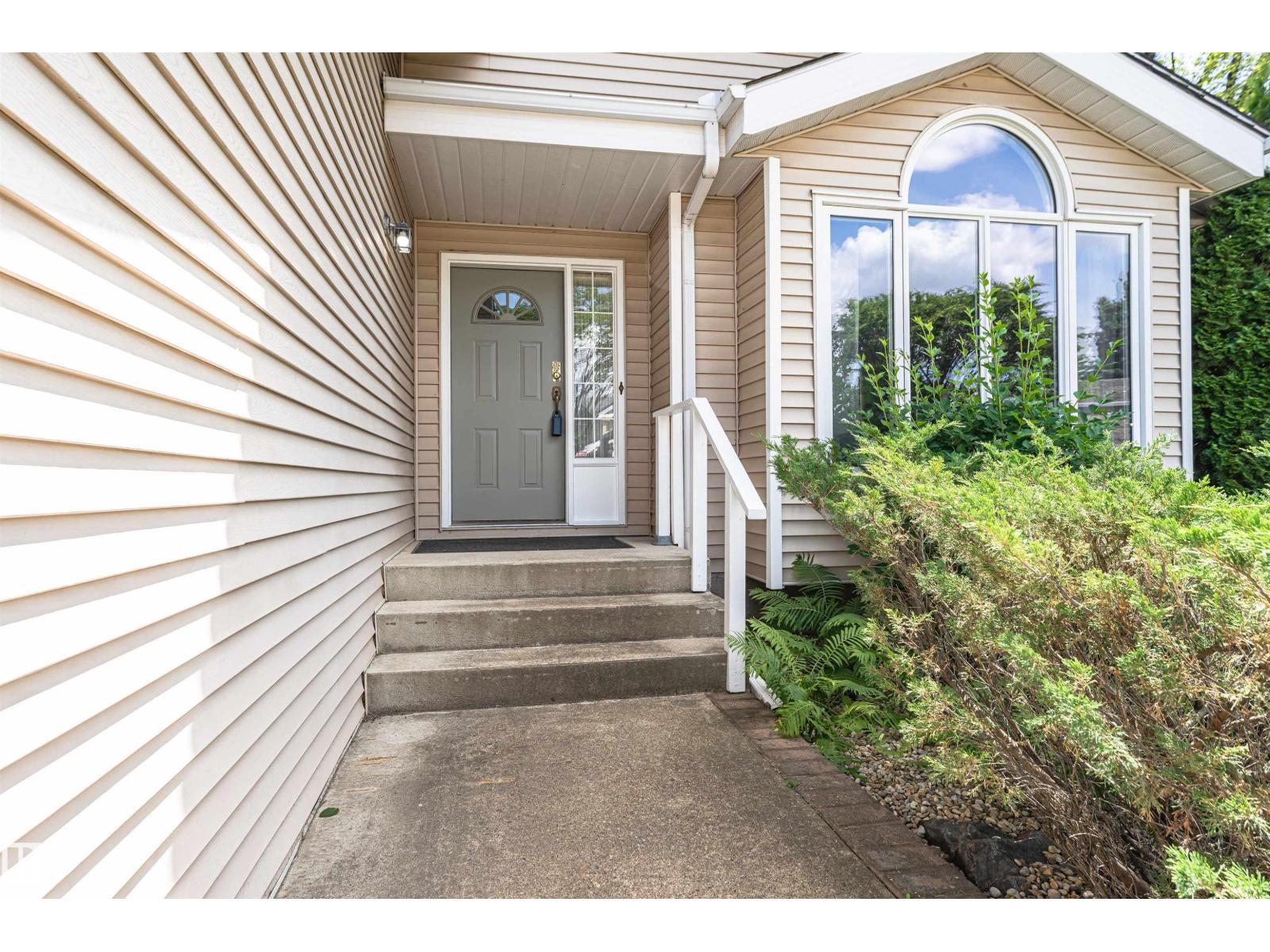 221 Ockenden Pl Nw Property Photo 14