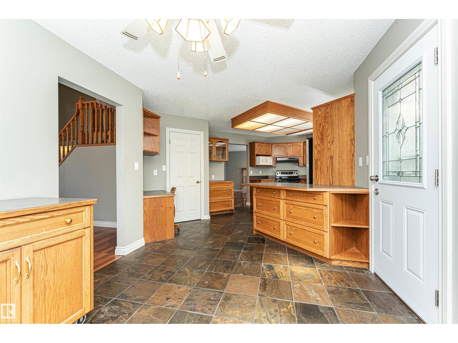 221 Ockenden Pl Nw Property Photo 21