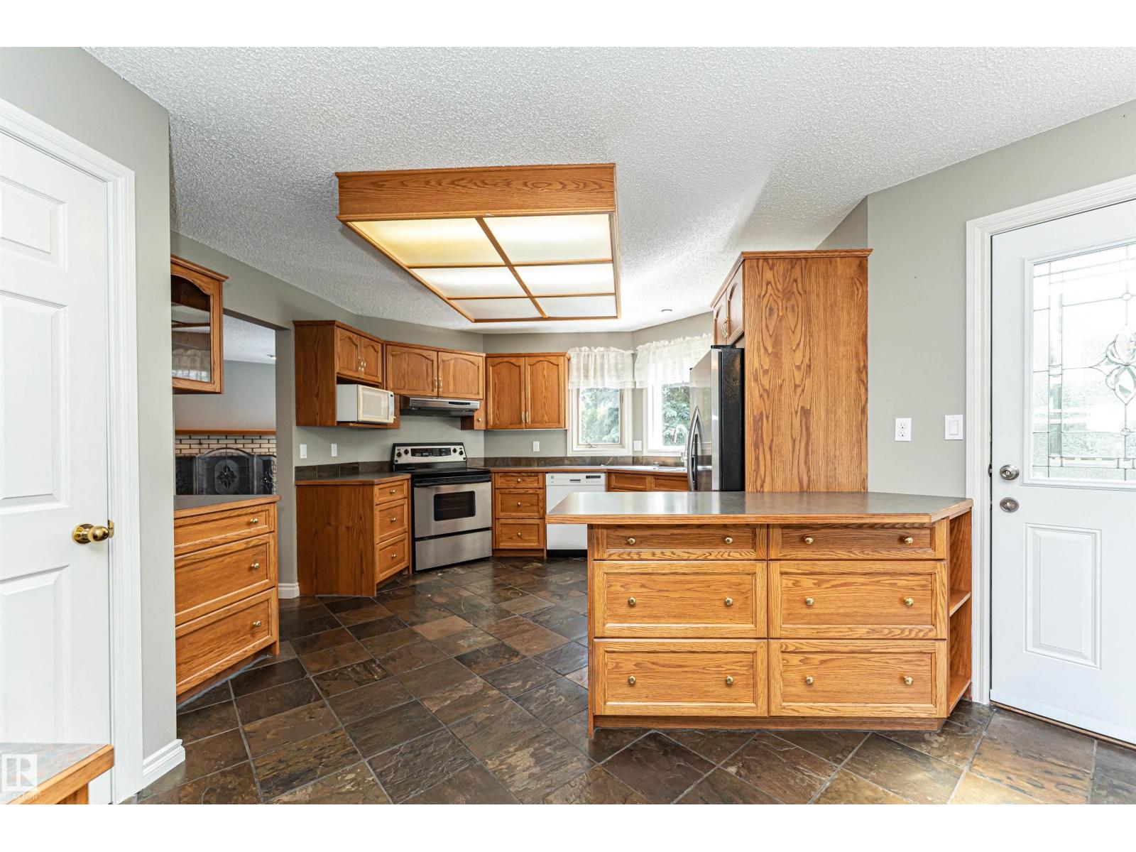 221 Ockenden Pl Nw Property Photo 22