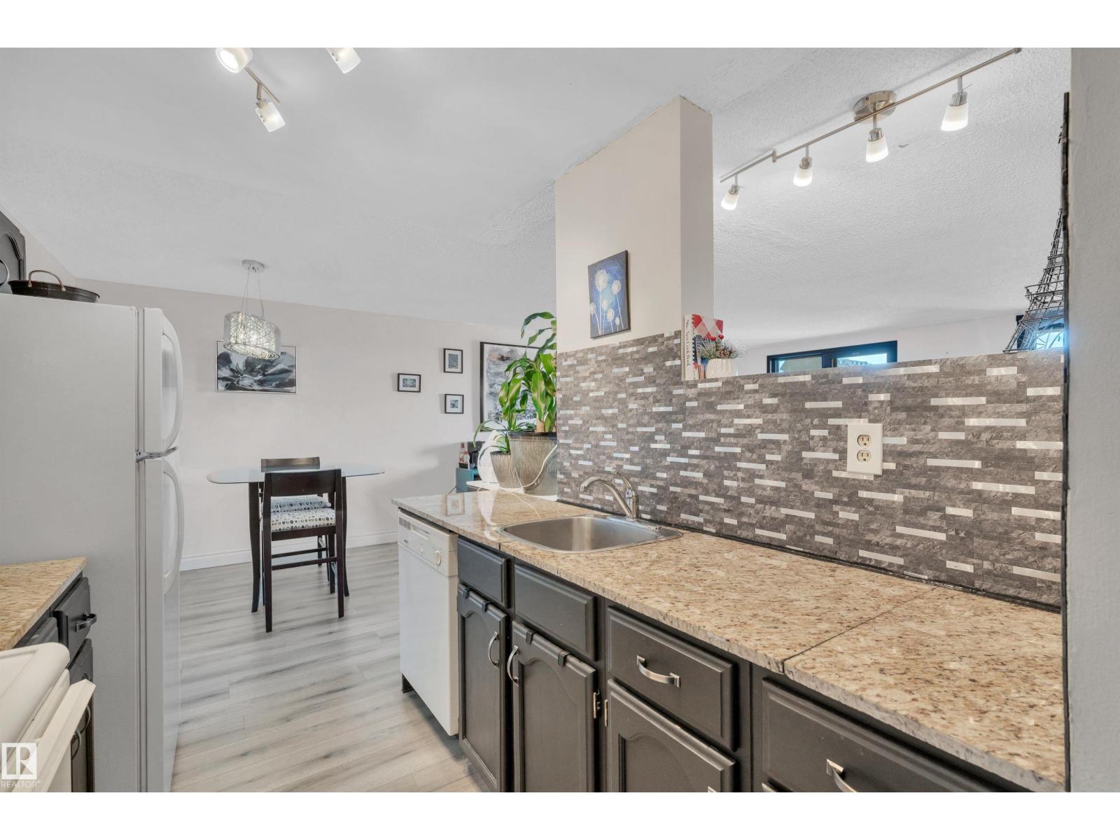 #802 10145 109 St Nw Property Photo 5