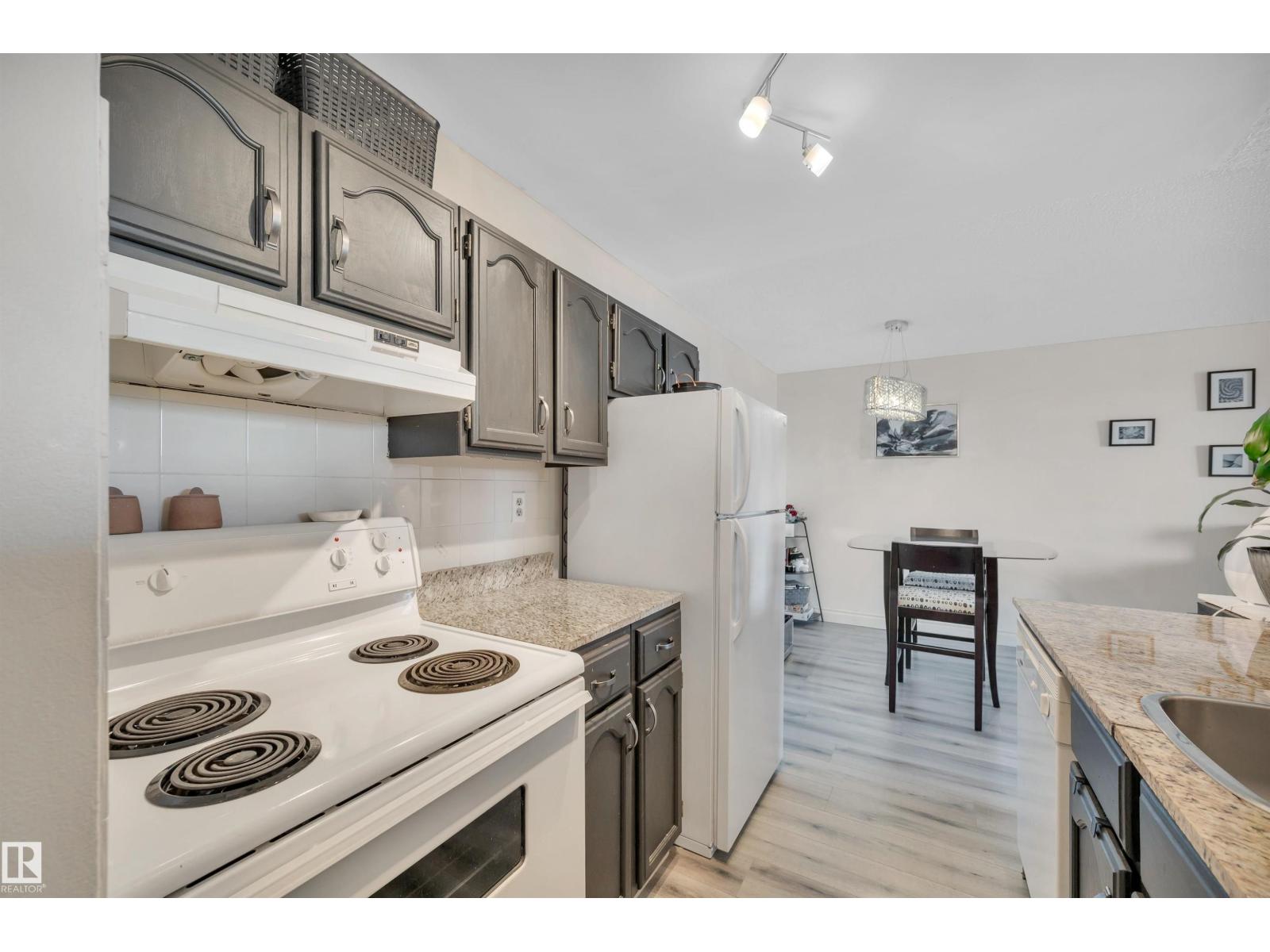#802 10145 109 St Nw Property Photo 6