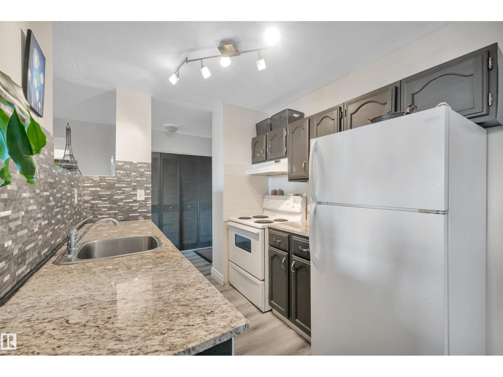 #802 10145 109 St Nw Property Photo 7