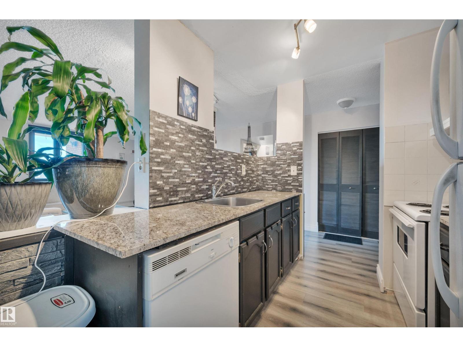 #802 10145 109 St Nw Property Photo 8