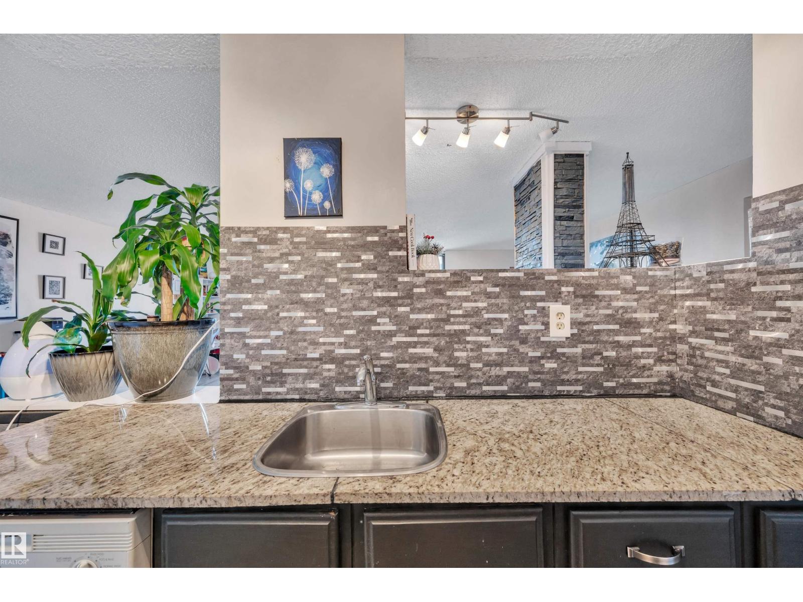 #802 10145 109 St Nw Property Photo 9