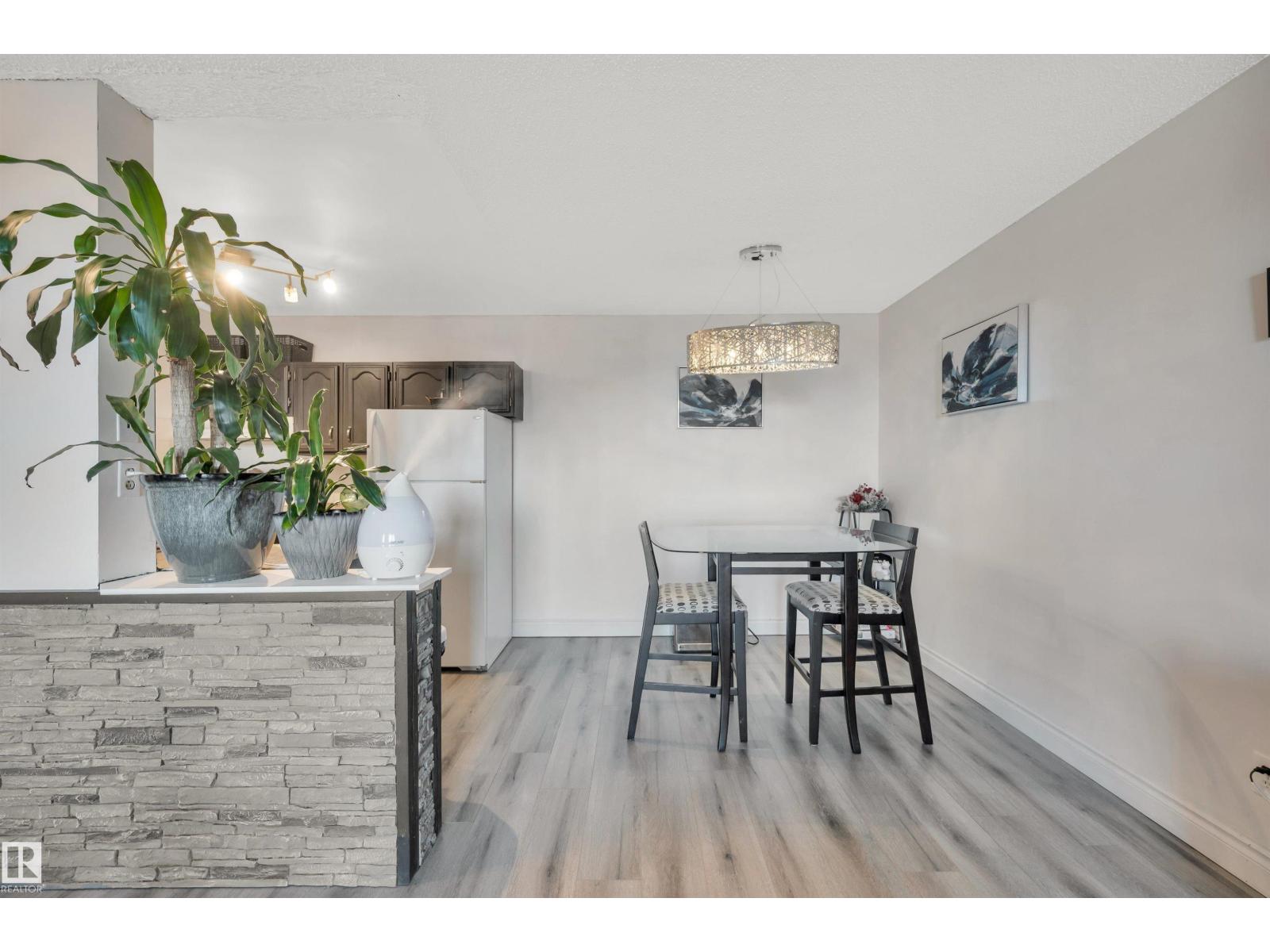 #802 10145 109 St Nw Property Photo 11