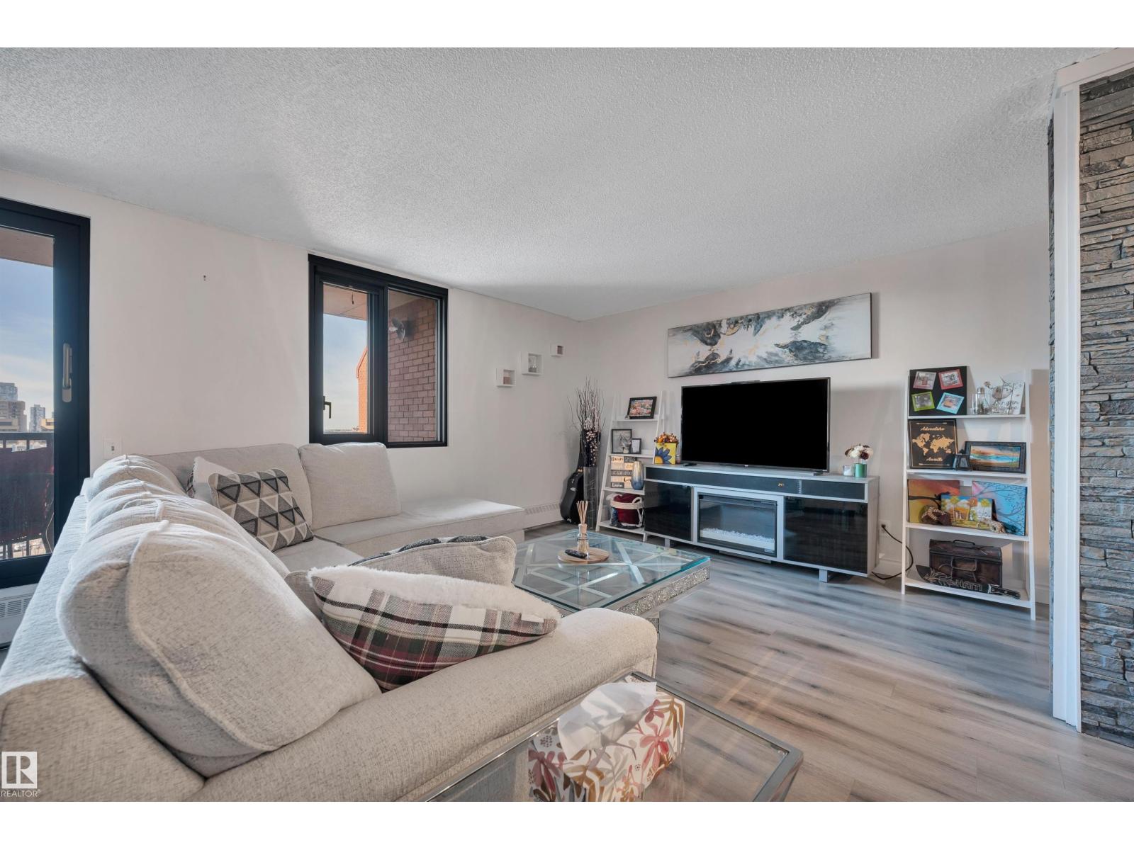 #802 10145 109 St Nw Property Photo 14