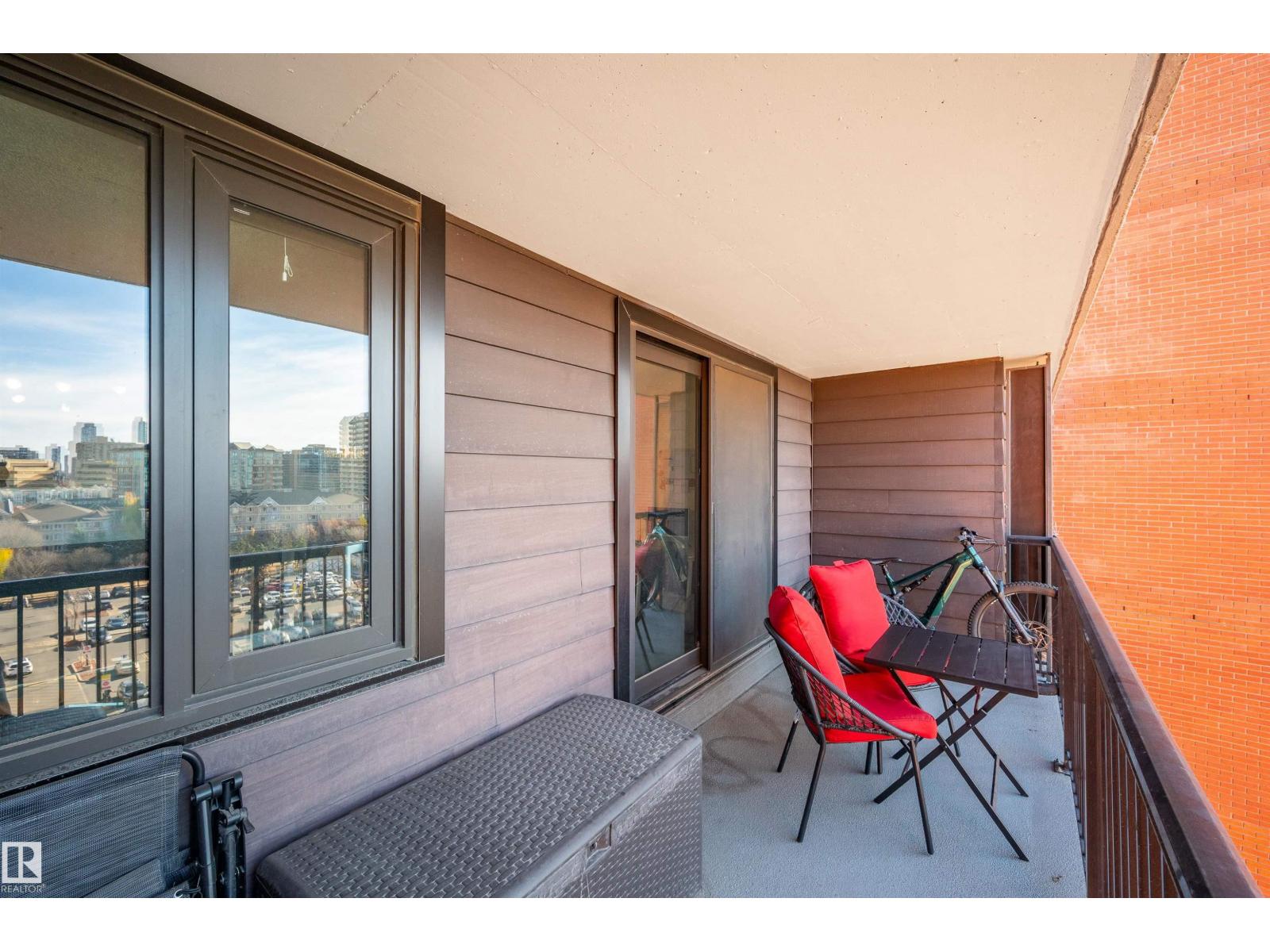 #802 10145 109 St Nw Property Photo 19