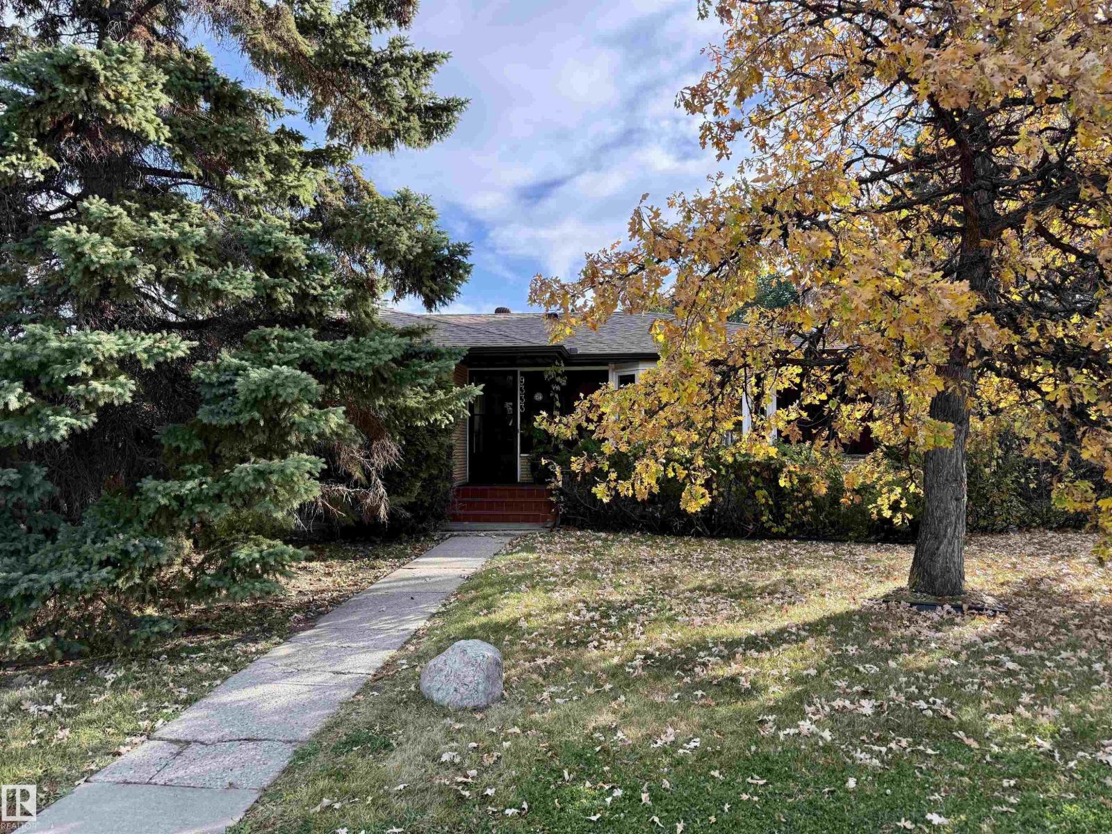 9333 146 St Nw Property Photo 3