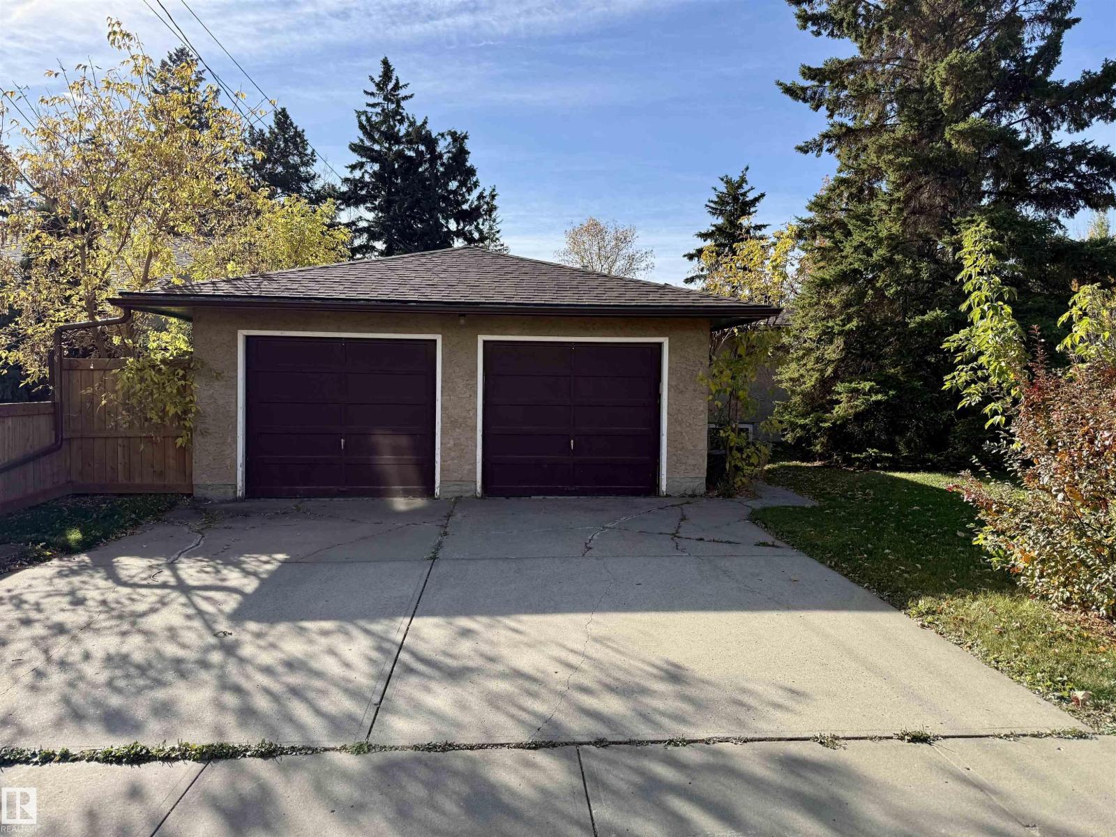 9333 146 St Nw Property Photo 9