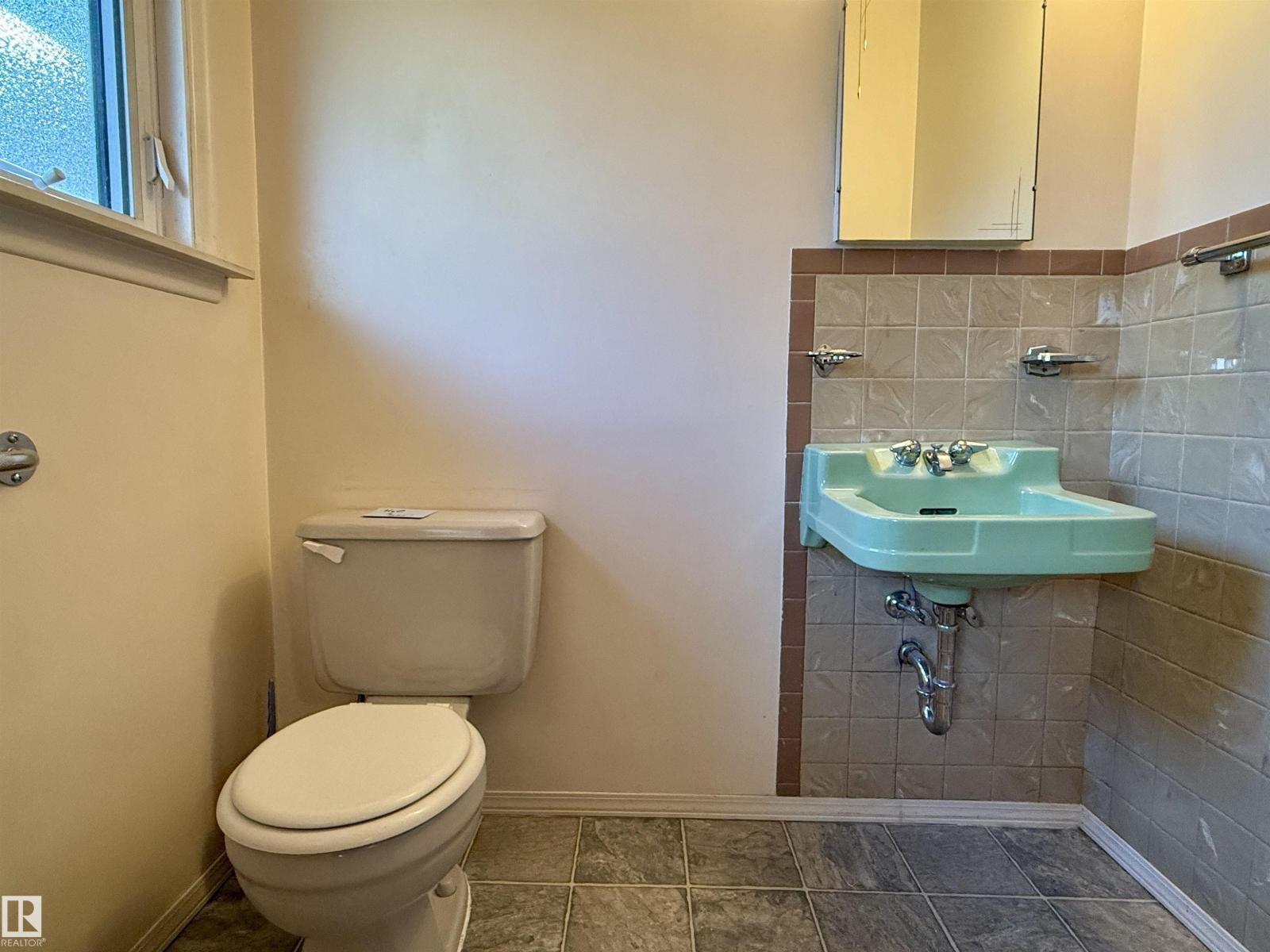 9333 146 St Nw Property Photo 27