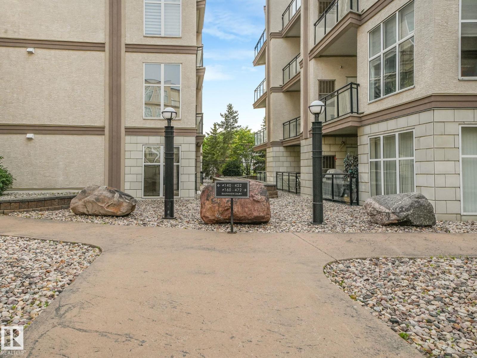 #150 4827 104a St Nw Property Photo 3