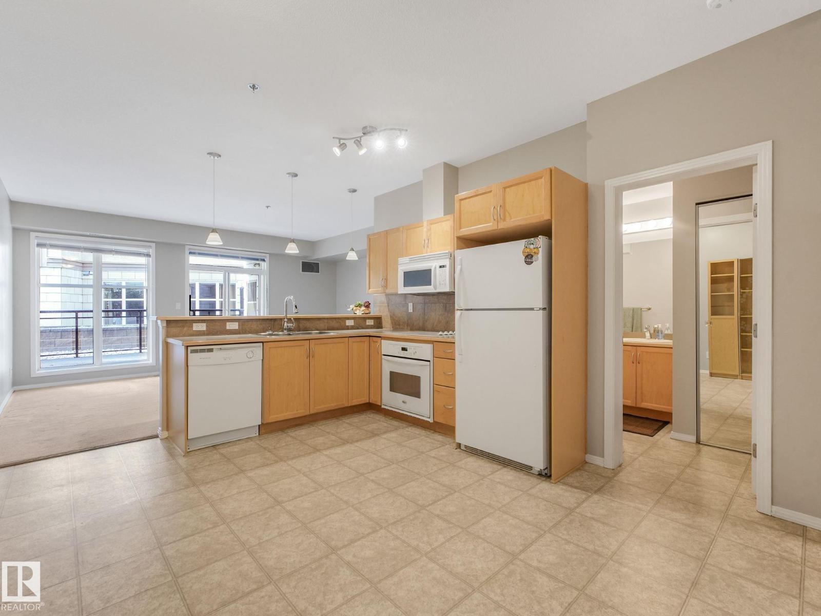 #150 4827 104a St Nw Property Photo 6