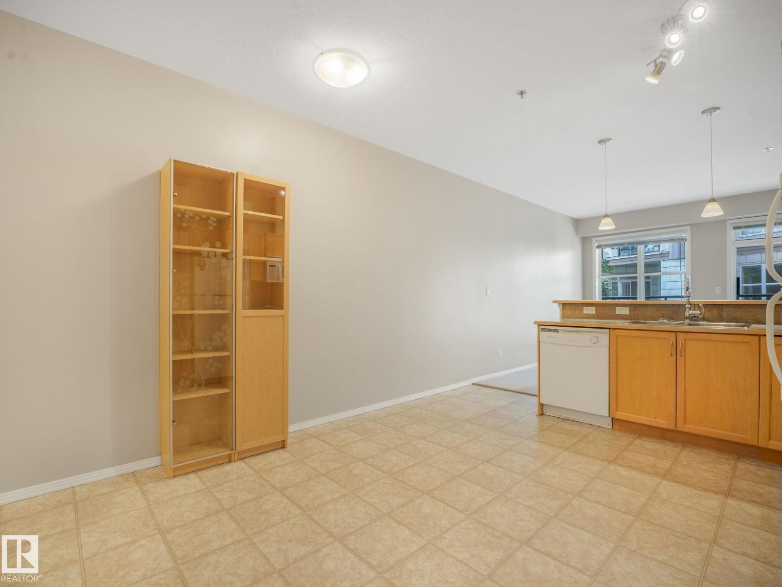 #150 4827 104a St Nw Property Photo 8