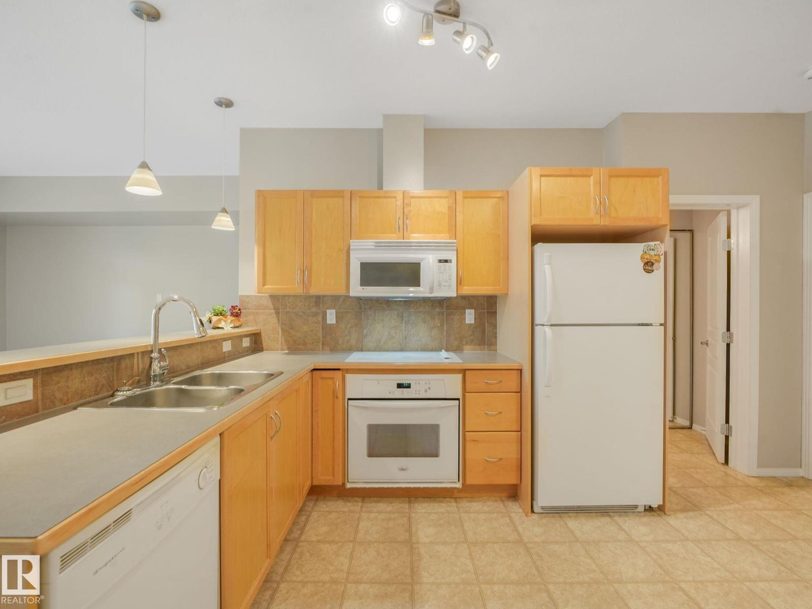 #150 4827 104a St Nw Property Photo 9