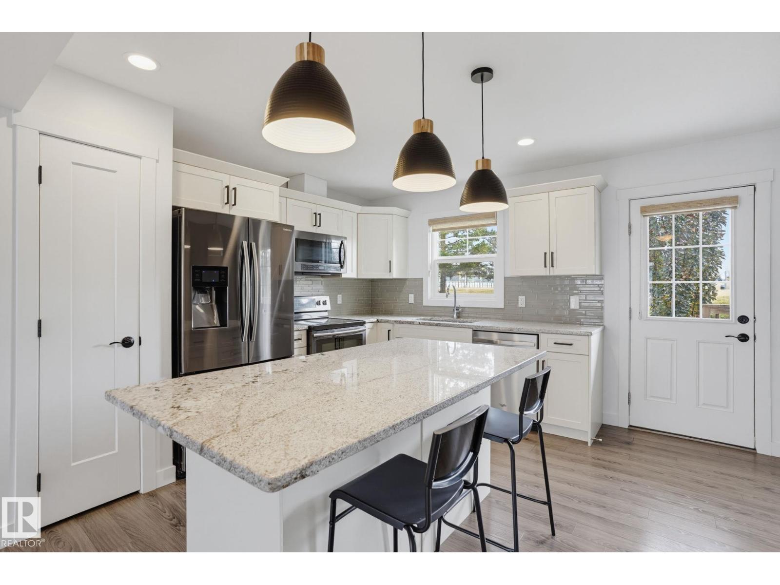 4205 30 St Nw Property Photo 4