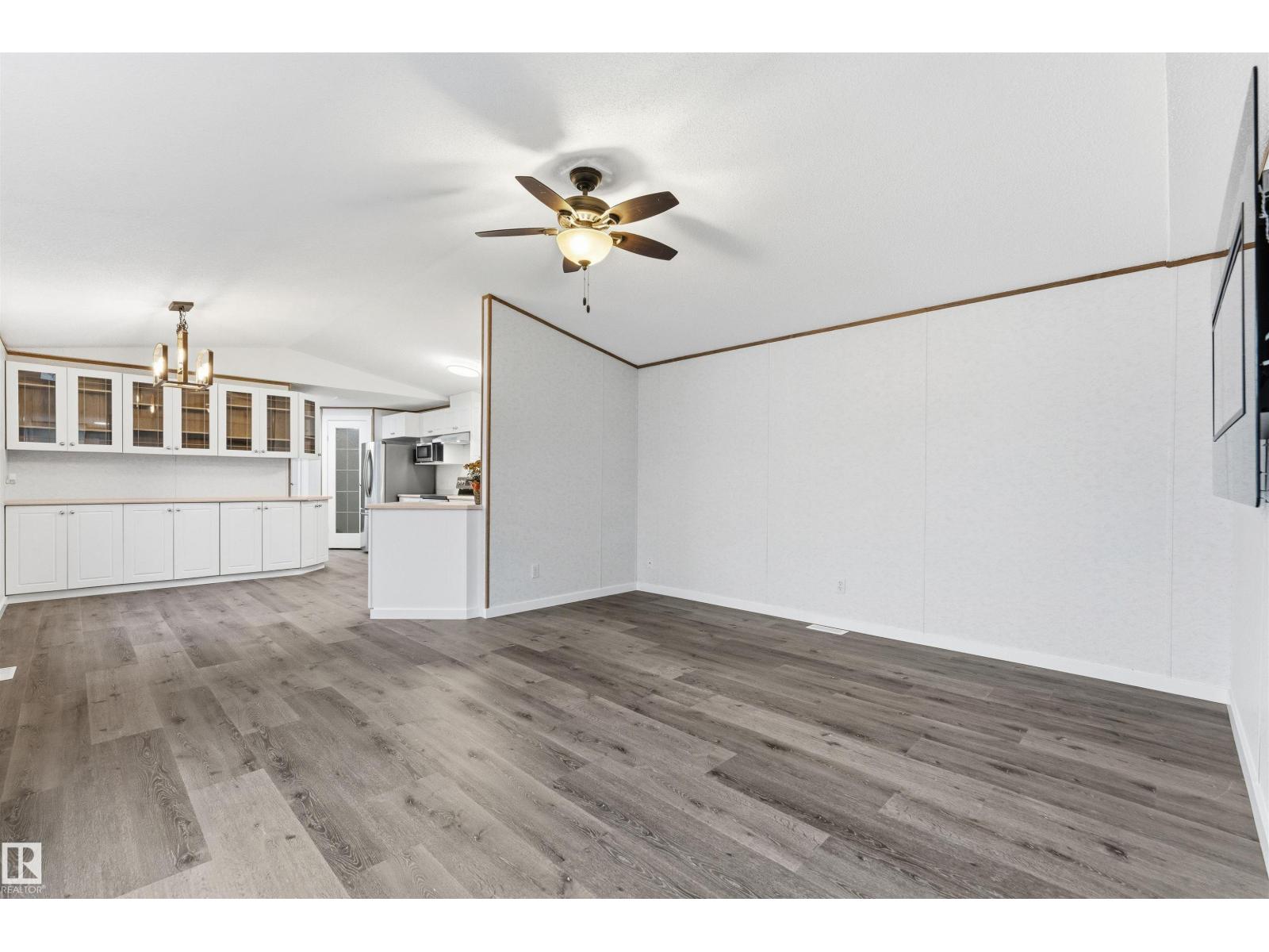 4726 49a St Property Photo 3