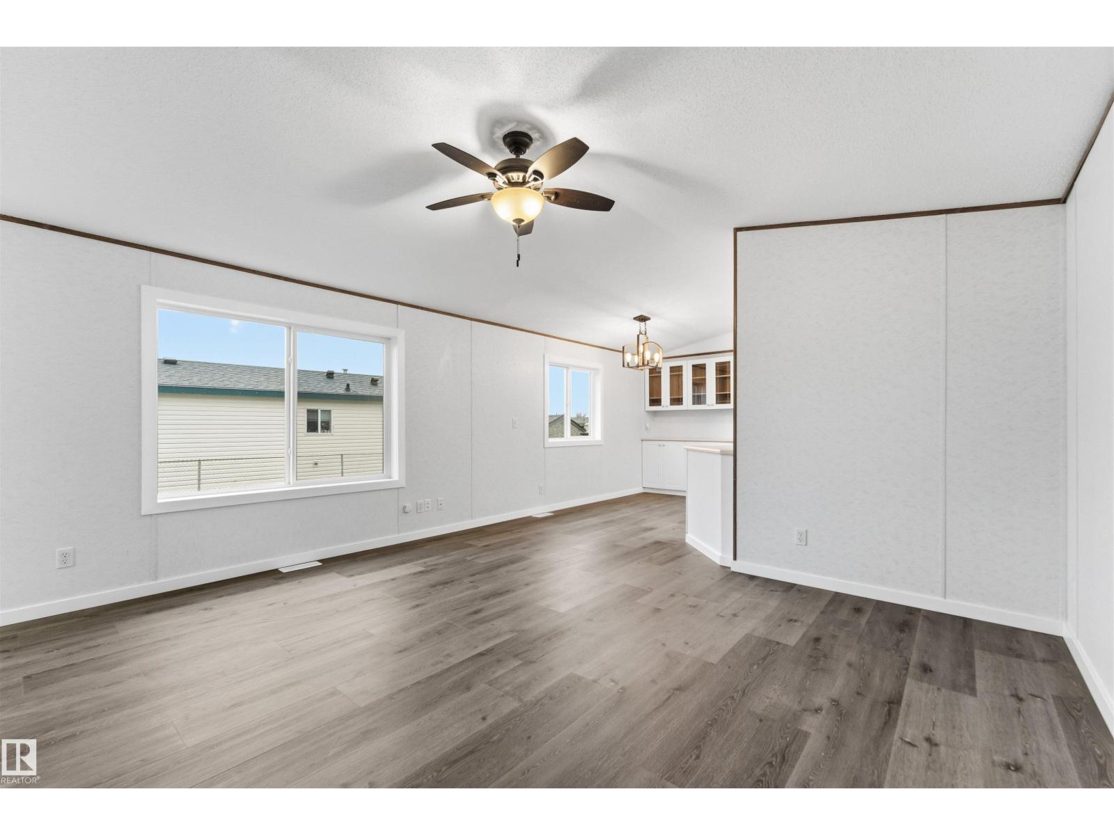 4726 49a St Property Photo 7