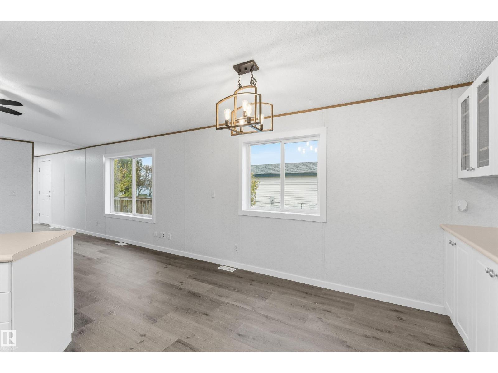 4726 49a St Property Photo 9