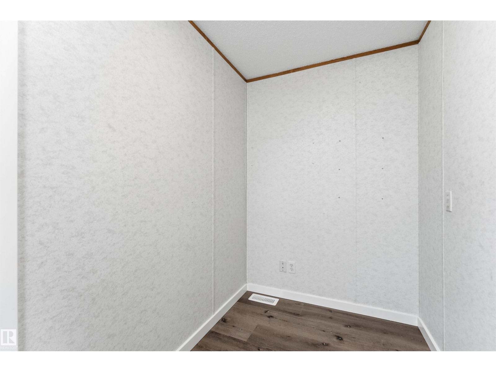 4726 49a St Property Photo 23