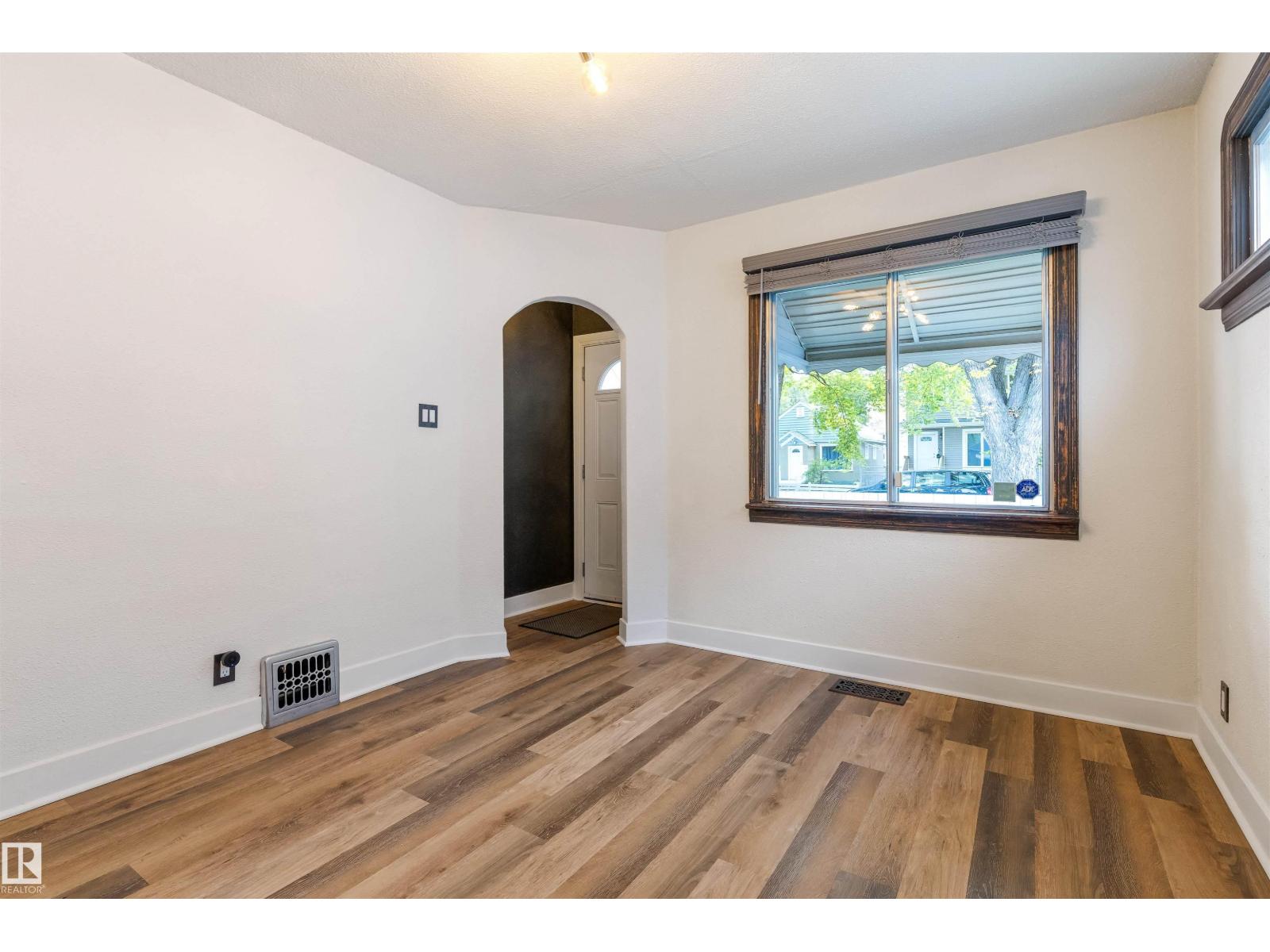 11414 84 St Nw Property Photo 4