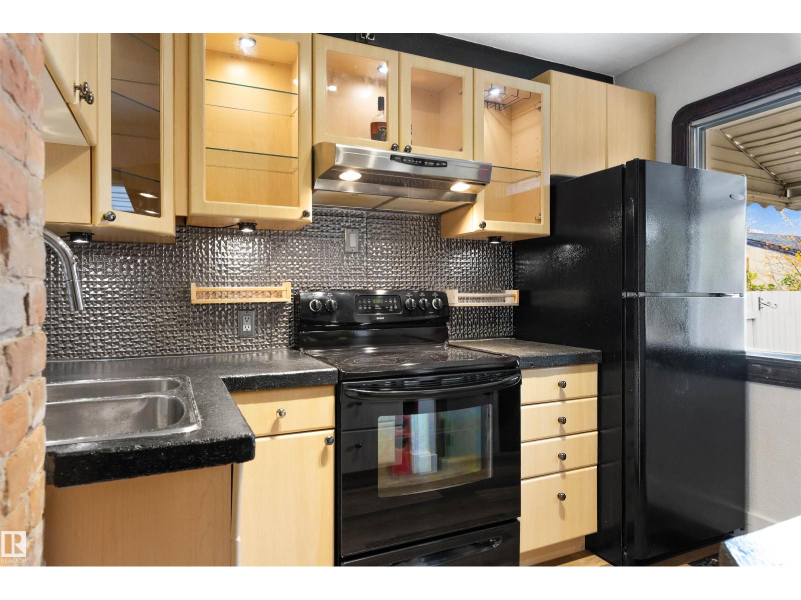 11414 84 St Nw Property Photo 9