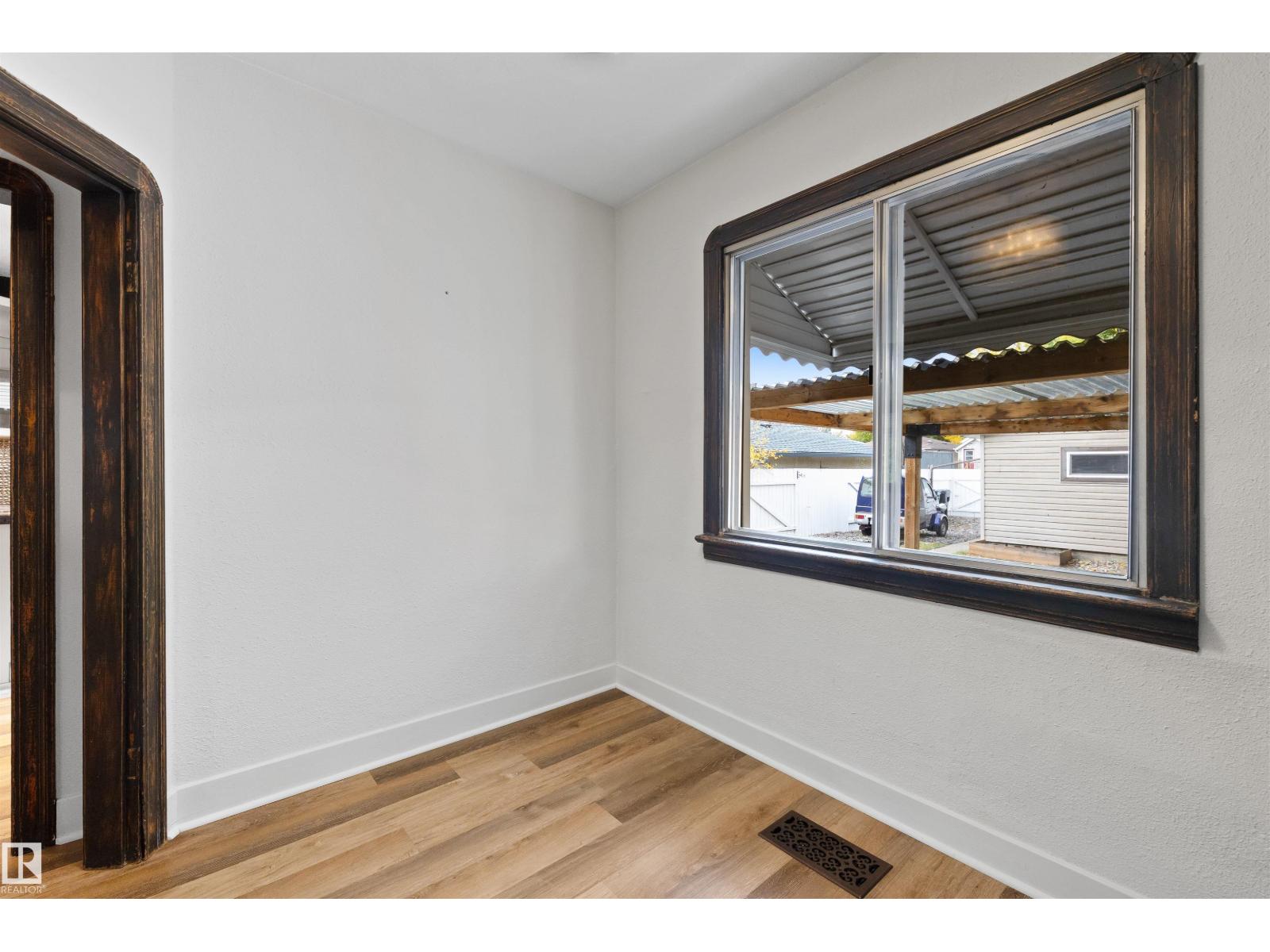 11414 84 St Nw Property Photo 16