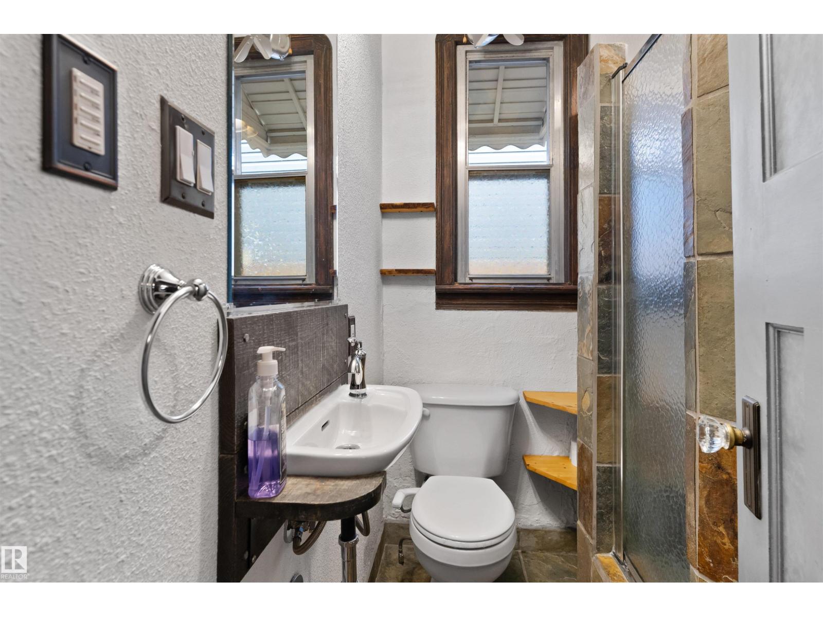 11414 84 St Nw Property Photo 17