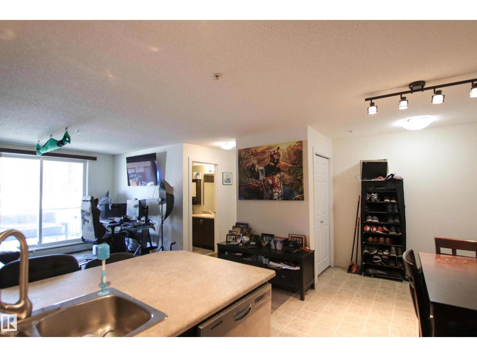 #125 920 156 St Nw Property Photo 8
