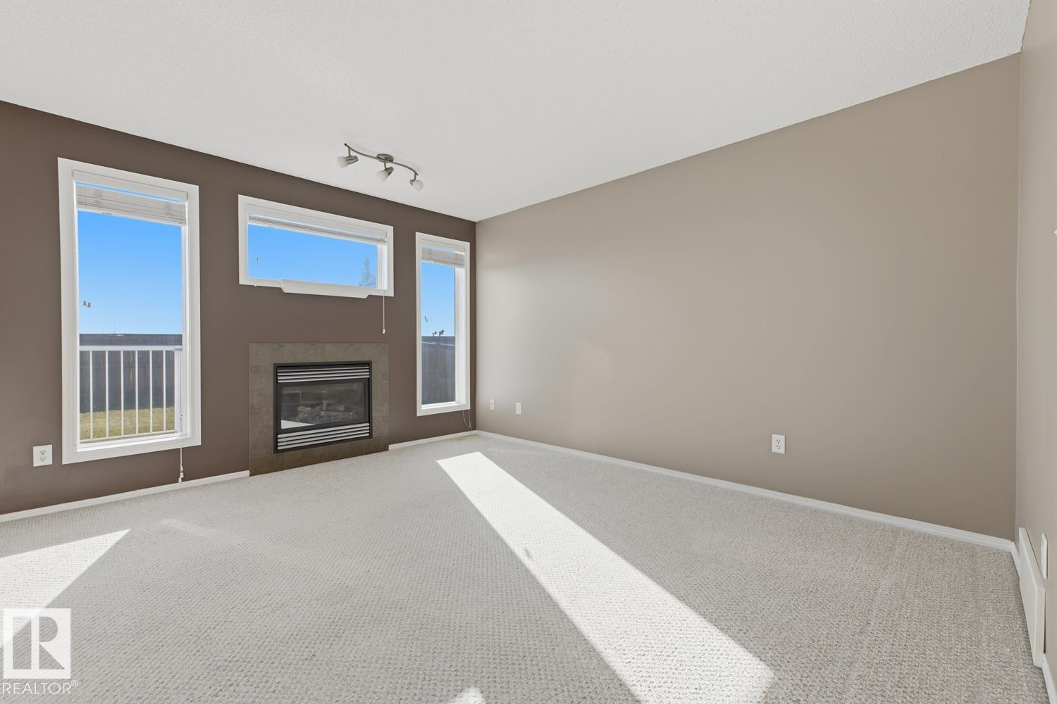 9047 Scott Cr Nw Property Photo 4