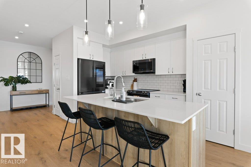 10 Nouveau Dr Property Photo 3
