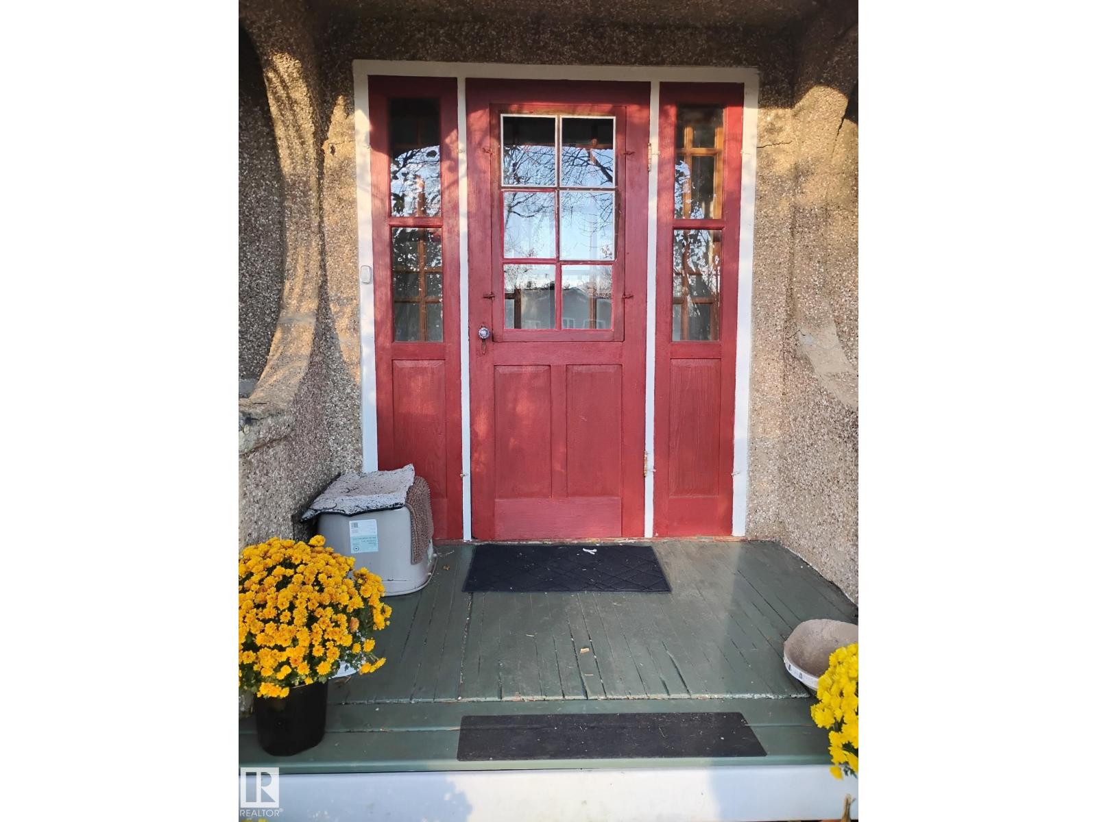4916 51 Ave Property Photo 5